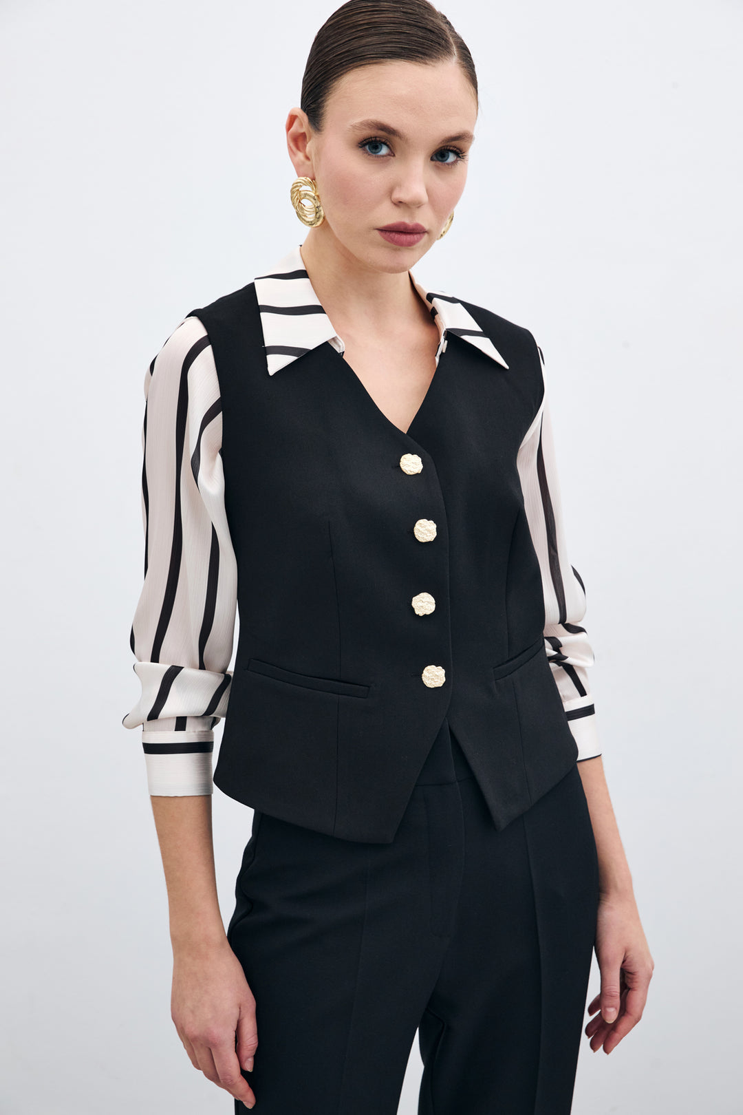 Sateen Gilet court à boutons - Noir