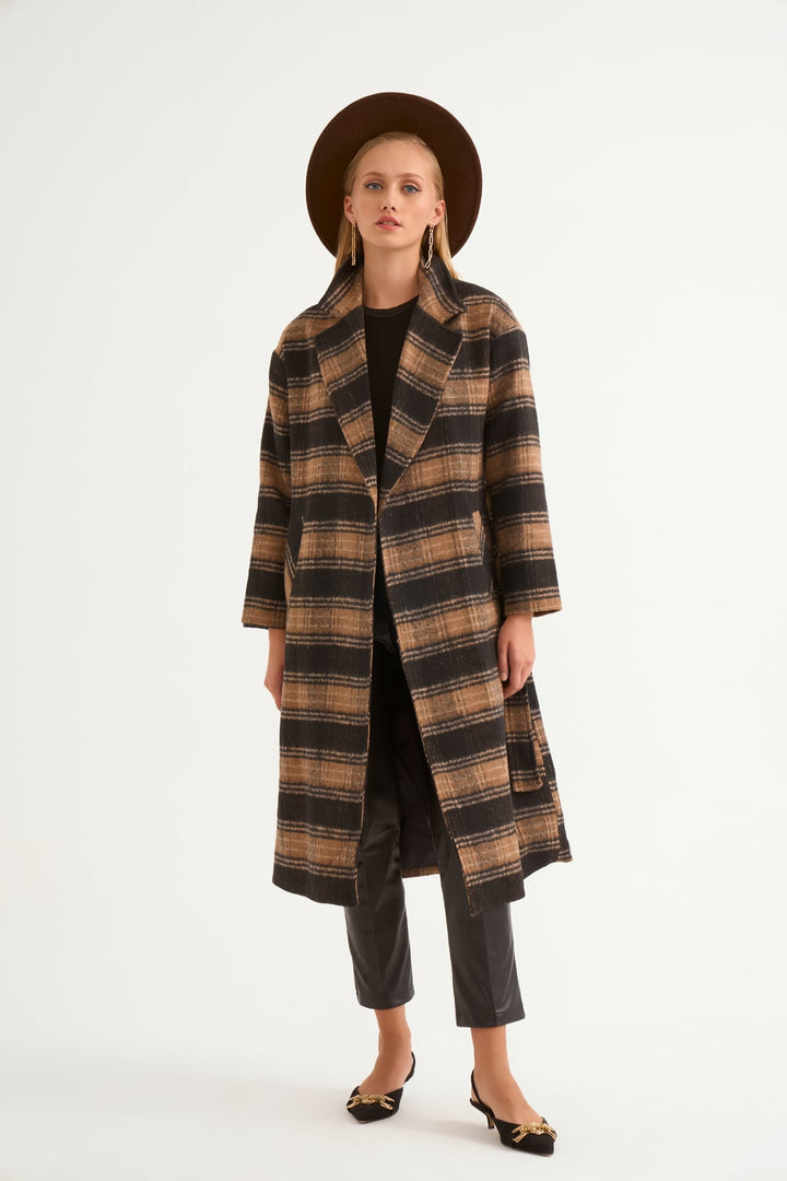 Sateen Manteau ceinturé à motif écossais - Noir / Camel