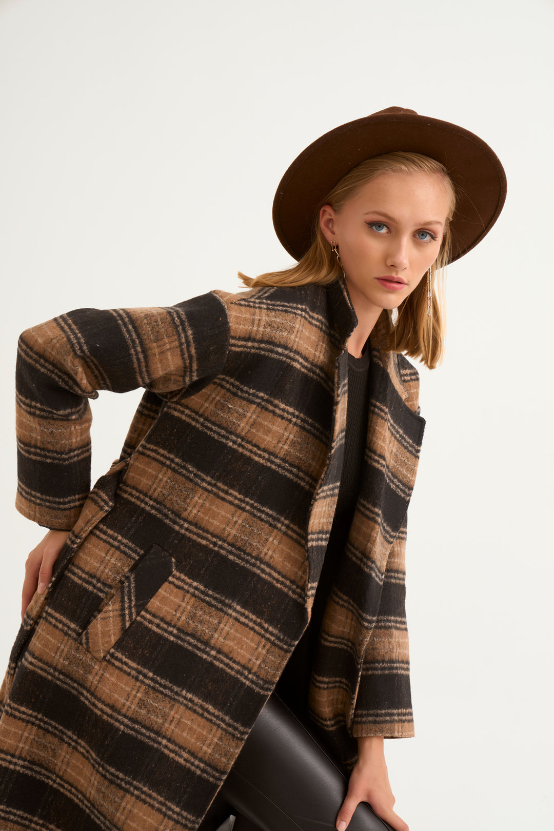 Sateen Manteau ceinturé à motif écossais - Noir / Camel