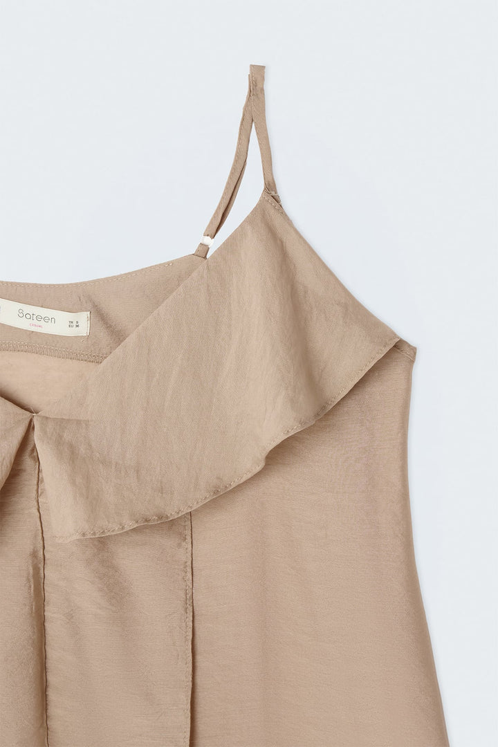 Sateen Blouse à bretelles avec volants - Beige