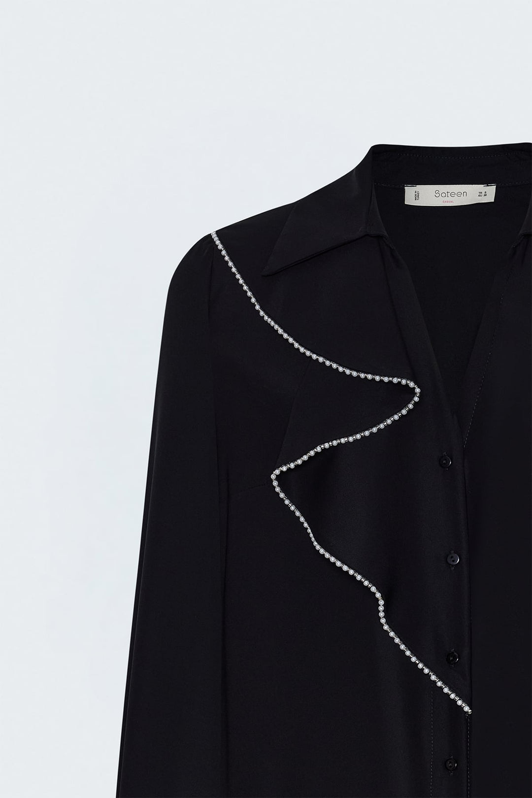 Sateen Chemise avec Détails Volants et Accessoires - Noir