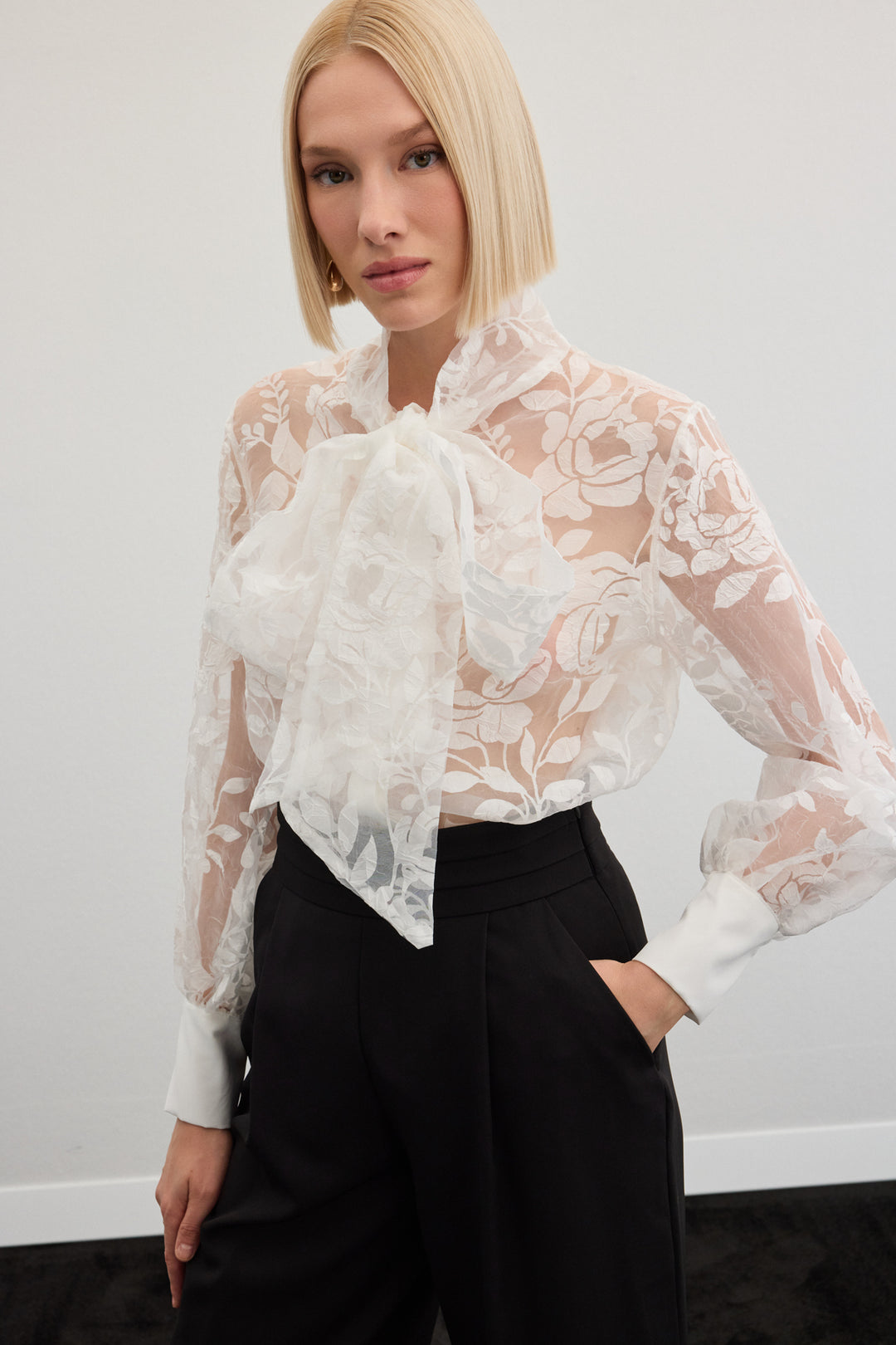 Sateen Chemise à motifs floraux avec foulard - Écru