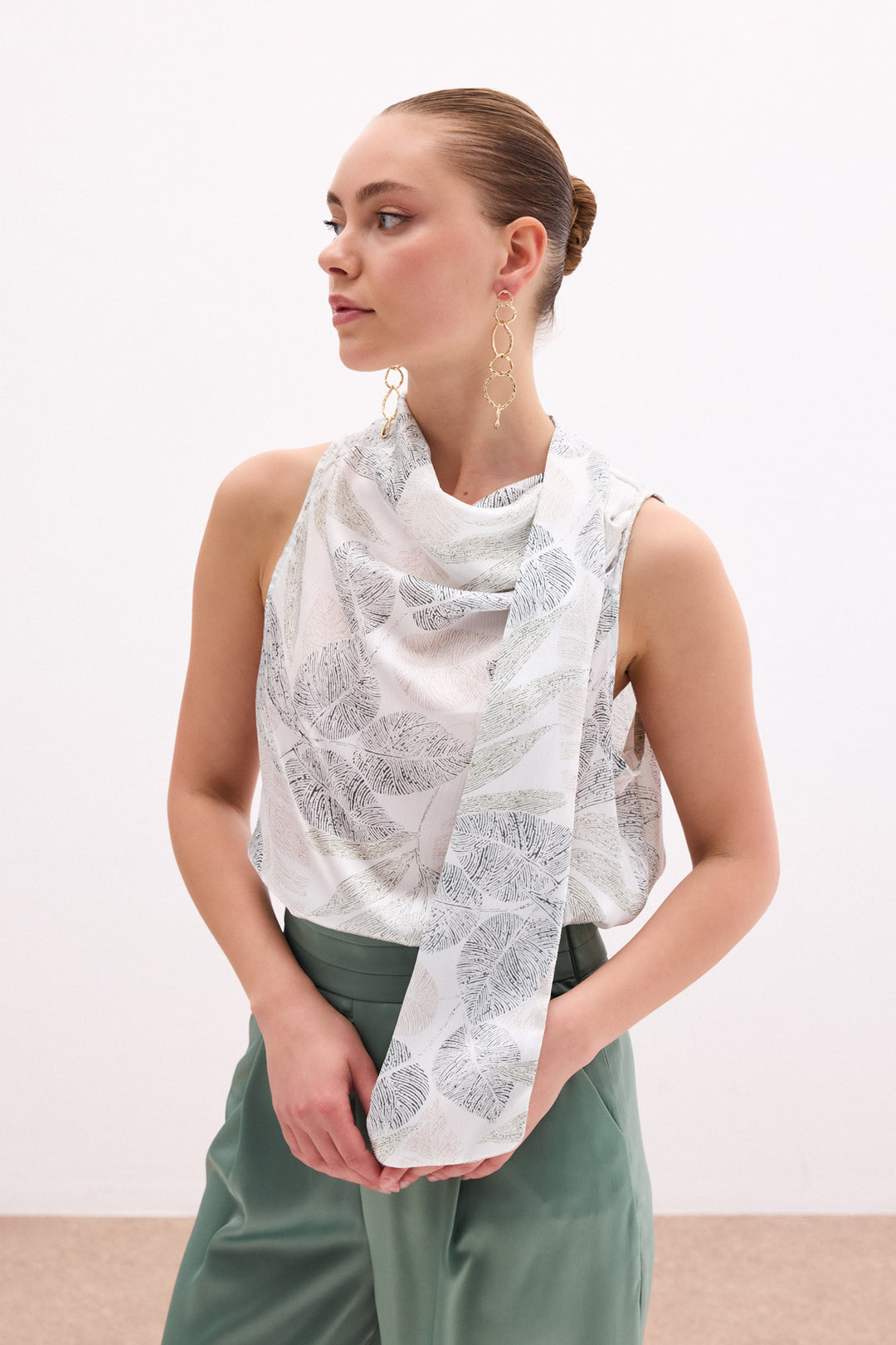Sateen Blouse à motif avec foulard - Kaki