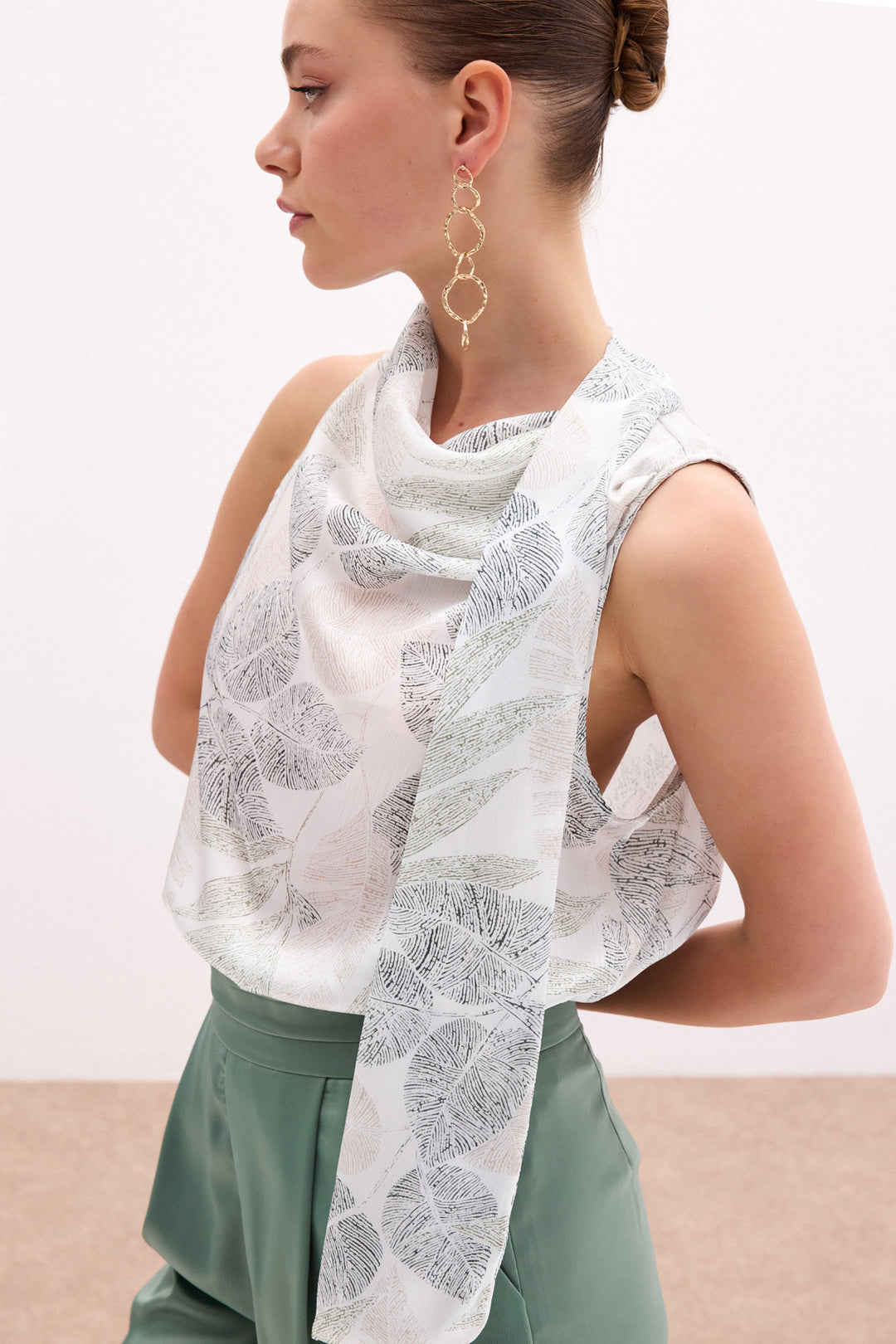 Sateen Blouse à motif avec foulard - Kaki