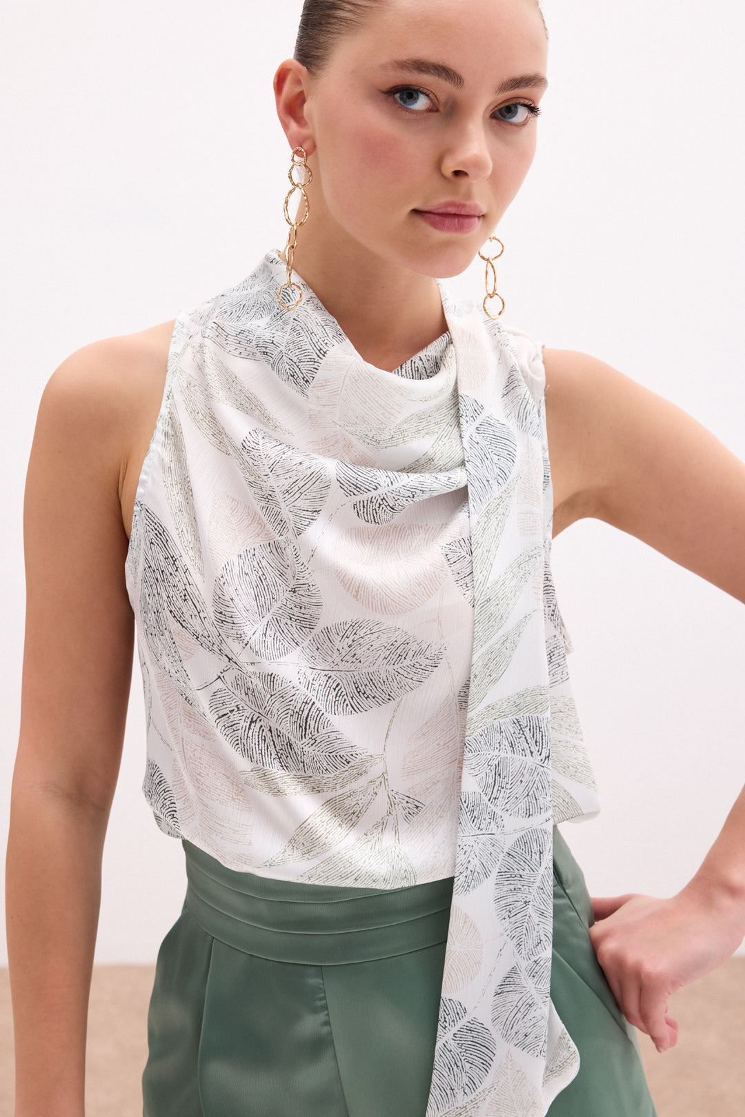 Sateen Blouse à motif avec foulard - Kaki
