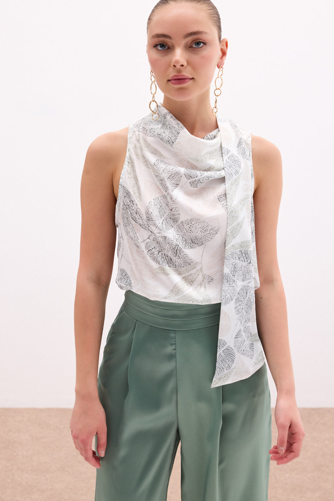 Sateen Blouse à motif avec foulard - Kaki
