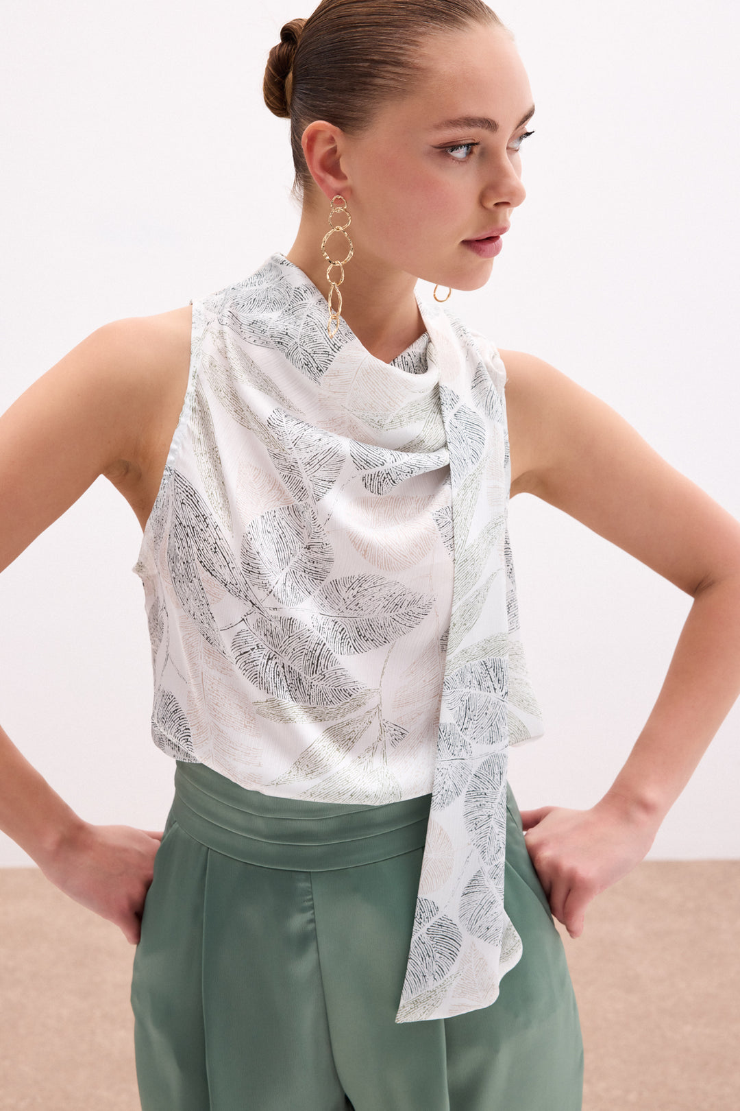 Sateen Blouse à motif avec foulard - Kaki