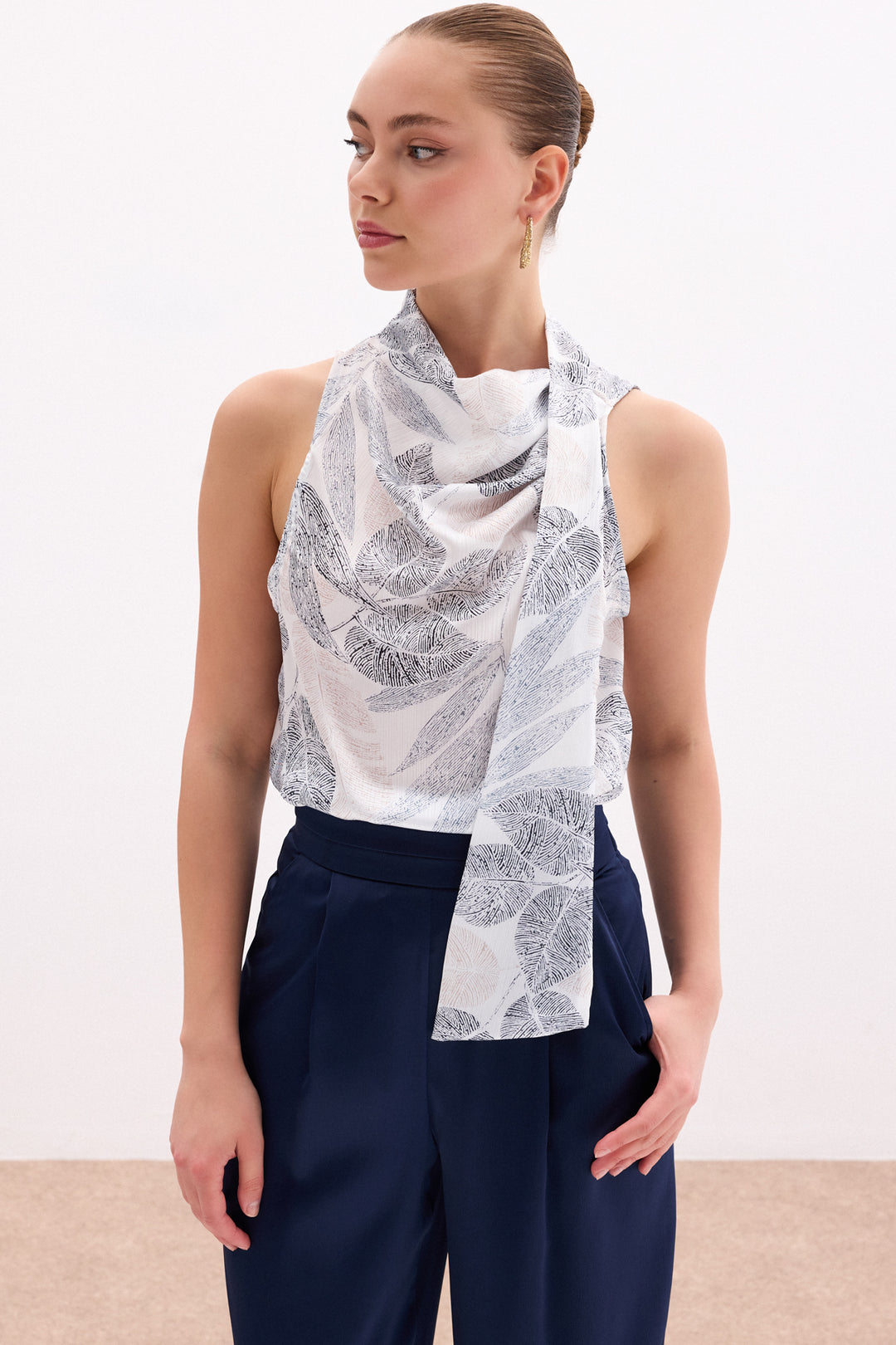 Sateen Blouse à motif avec foulard - Noir