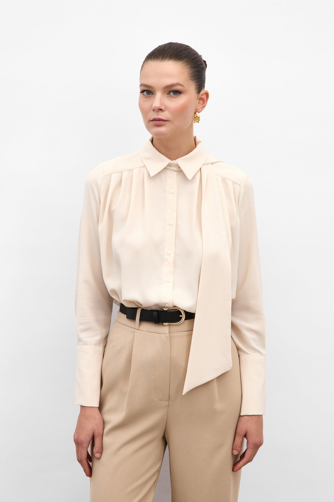 Sateen Chemise avec Foulard - Beige