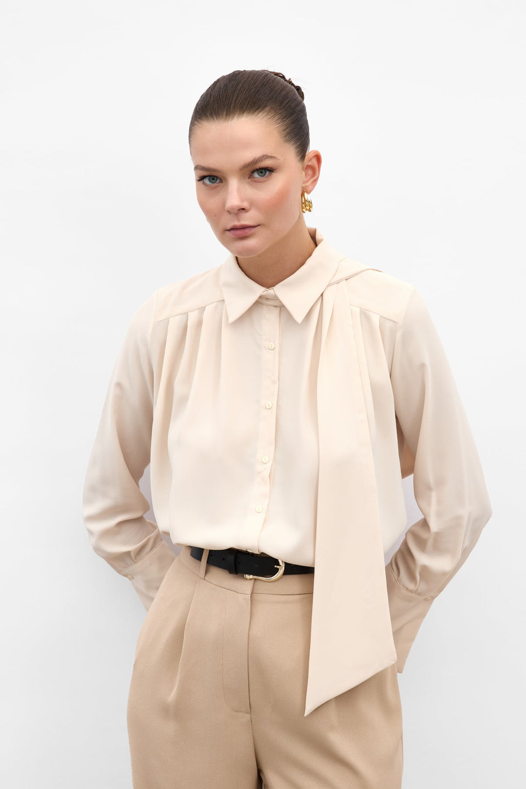 Sateen Chemise avec Foulard - Beige