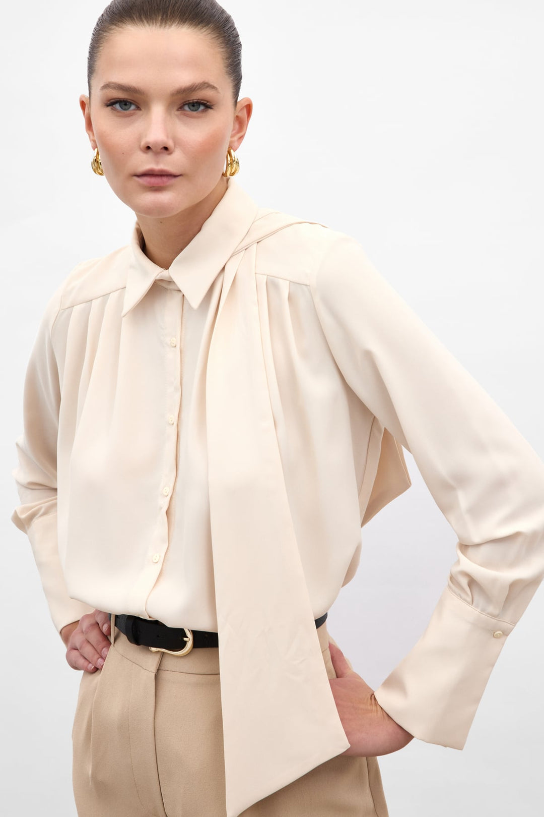 Sateen Chemise avec Foulard - Beige