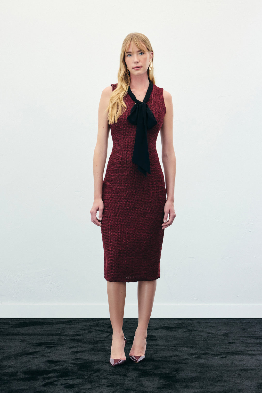 Sateen Robe sans manches en tweed avec foulard - Bordeaux