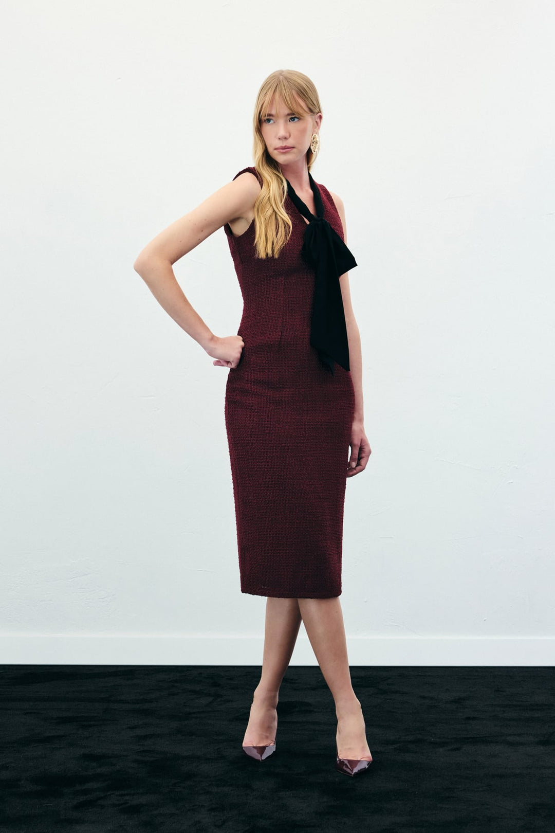 Sateen Robe sans manches en tweed avec foulard - Bordeaux