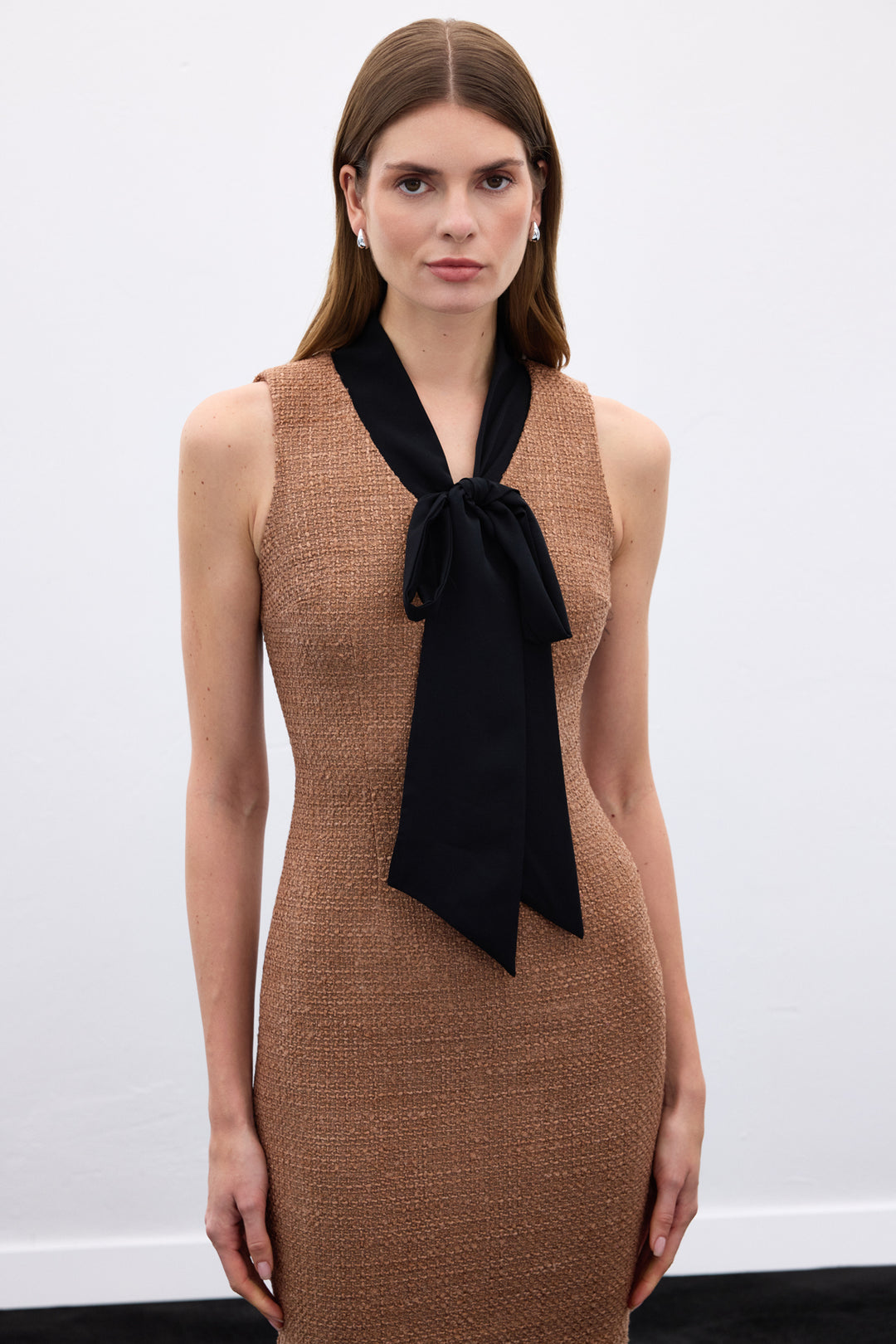 Sateen Robe Tissu Tweed Sans Manches Avec Foulard - karamel