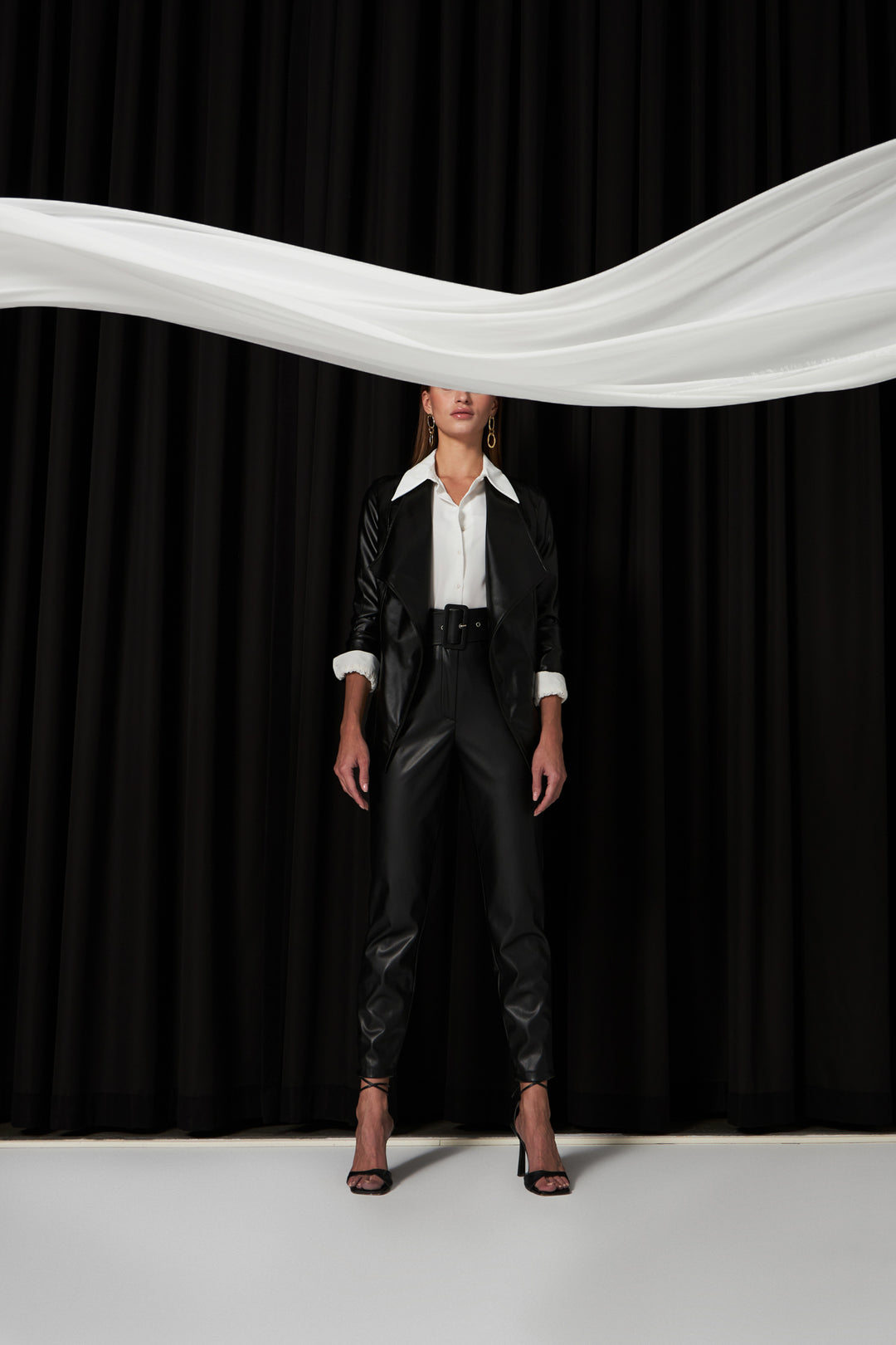 Sateen Veste en cuir à col large - Noir
