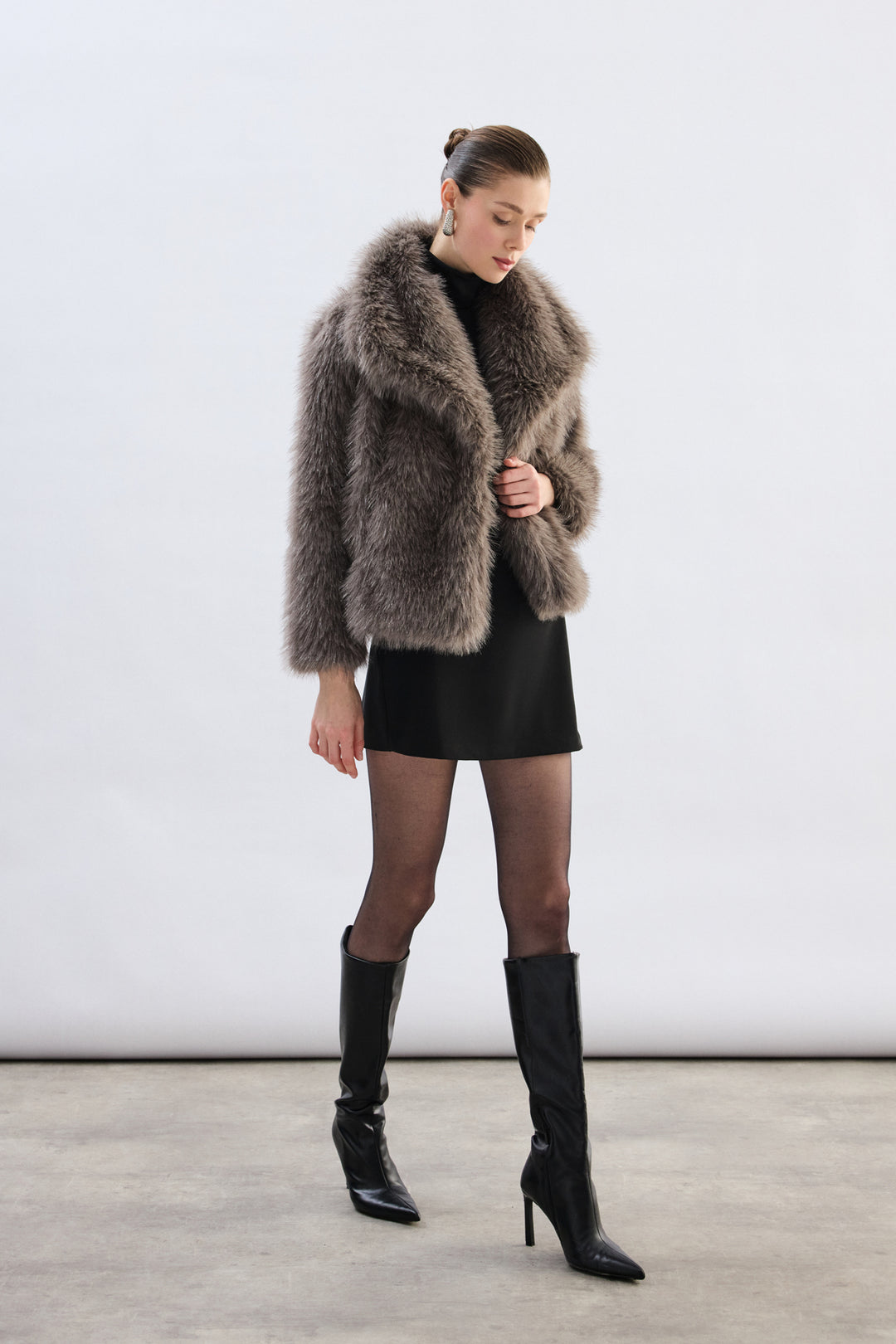 Sateen Manteau en fourrure pailleté à col large - füme