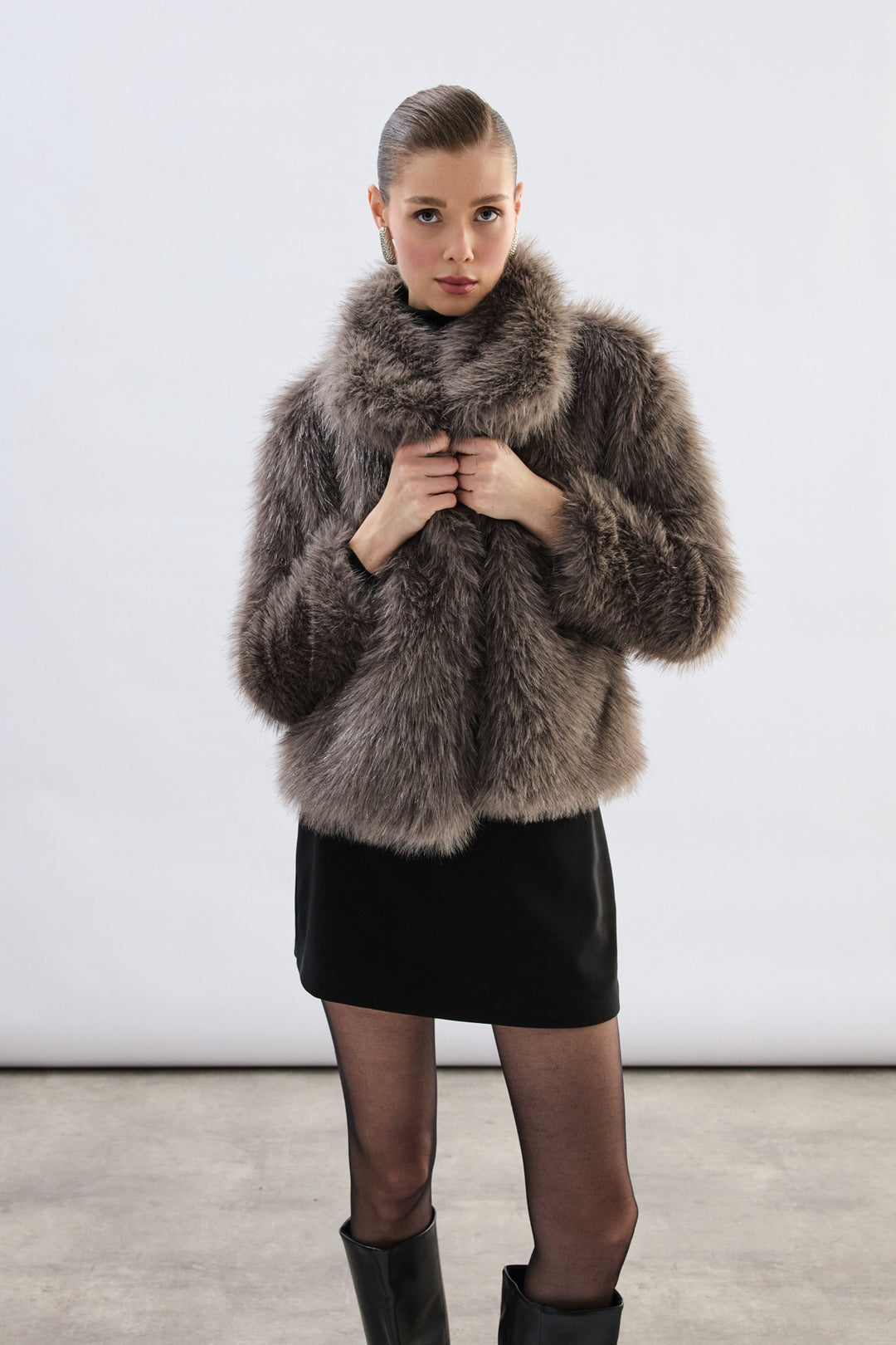 Sateen Manteau en fourrure pailleté à col large - füme