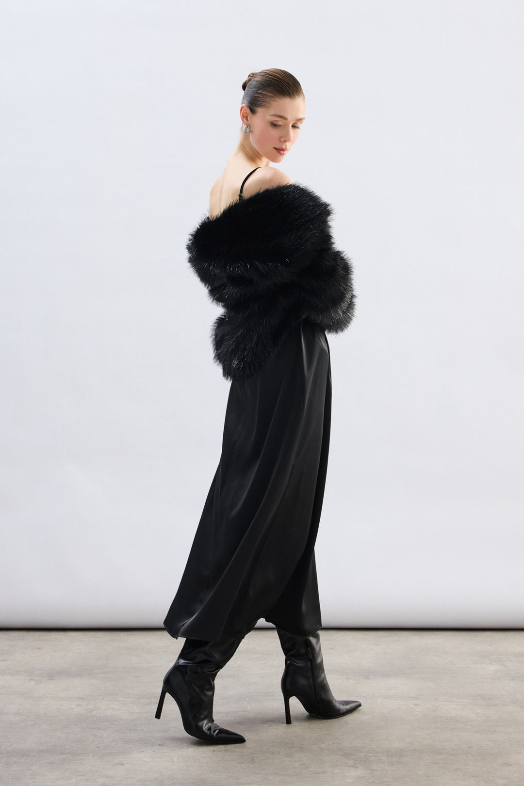 Sateen Manteau en fourrure pailleté à col large - Noir