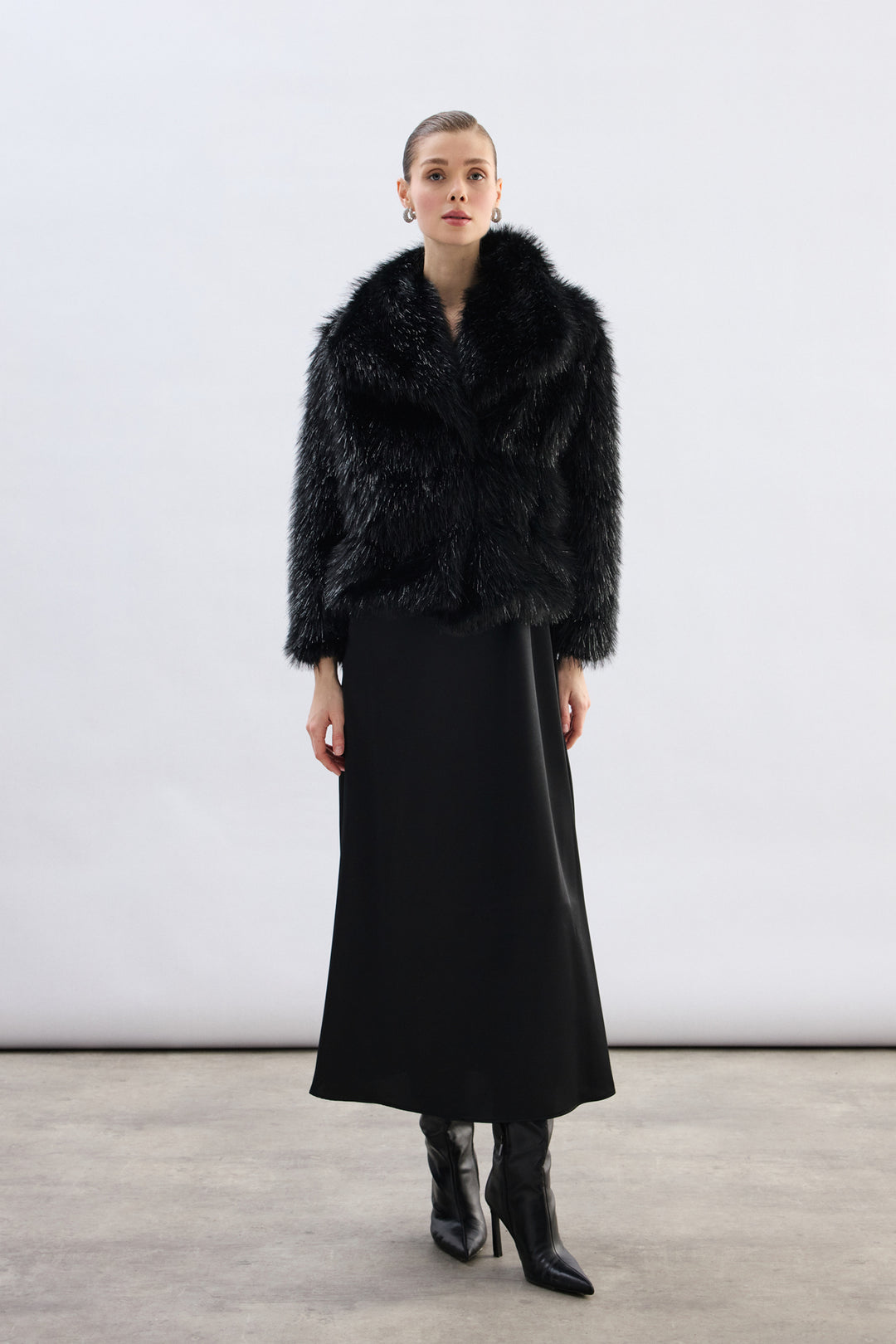 Sateen Manteau en fourrure pailleté à col large - Noir