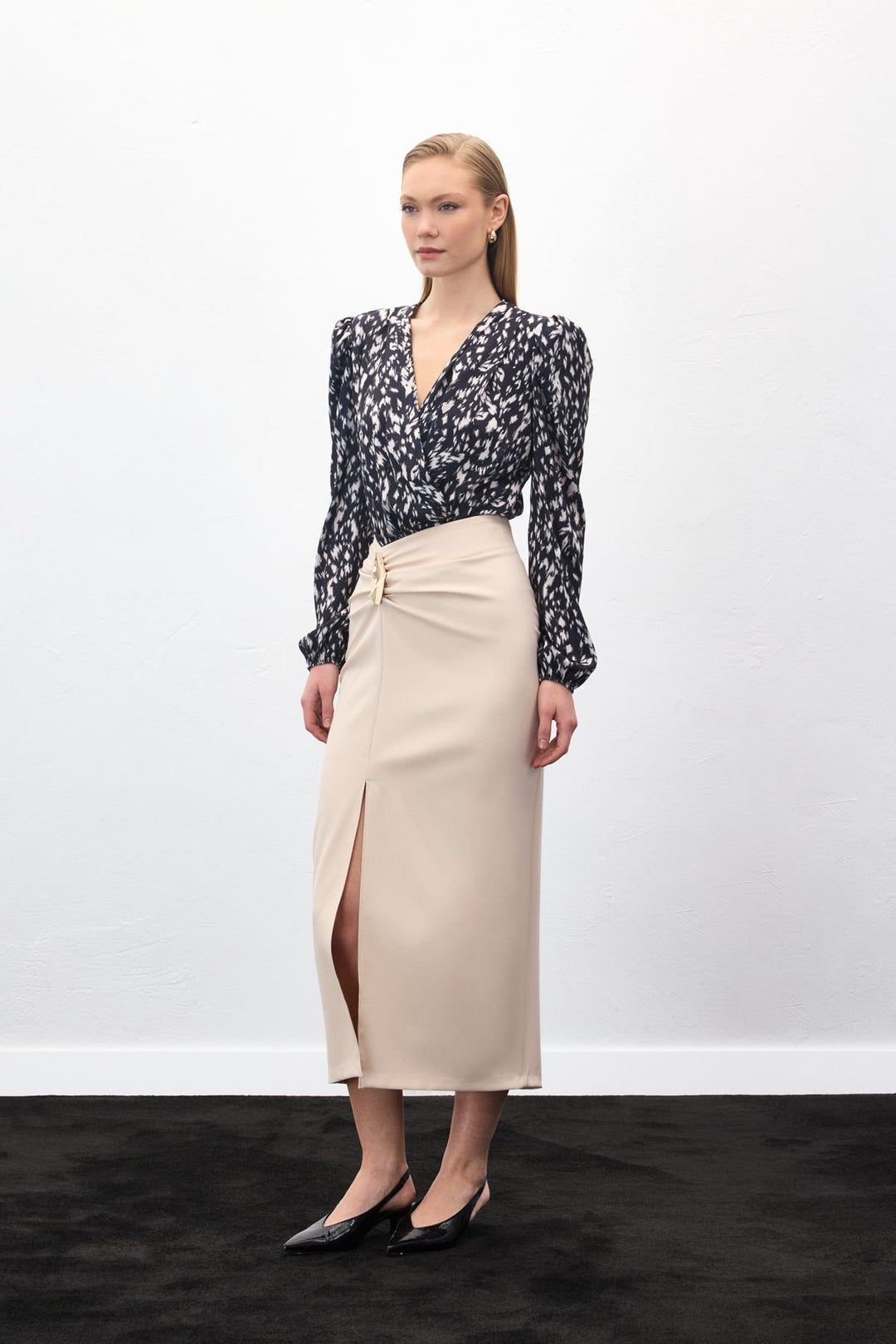 Sateen Gold Jupe avec Accessoire Latéral - Beige