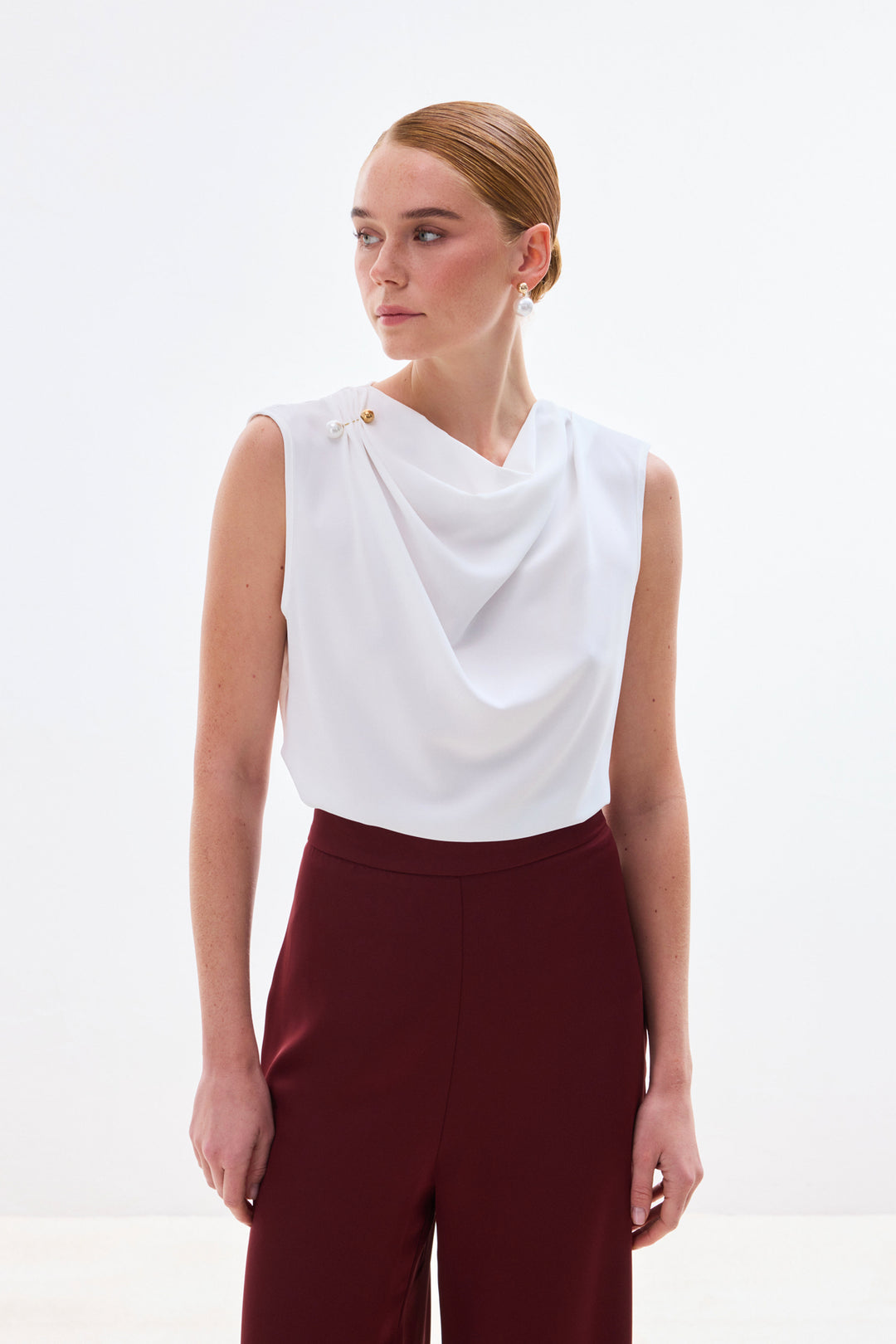 Sateen Blouse Degaje Avec Broche Perle - Écru