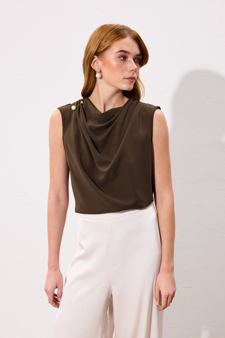Sateen Blouse Degaje Avec Broche Perle - Marron