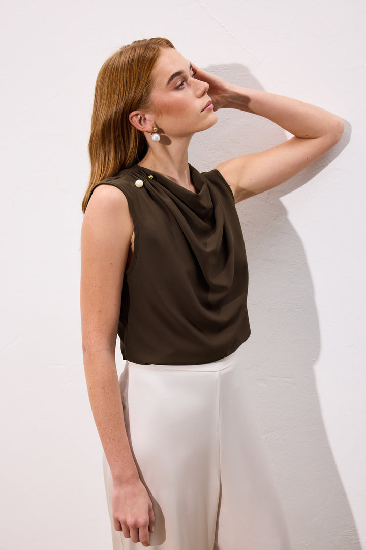 Sateen Blouse Degaje Avec Broche Perle - Marron