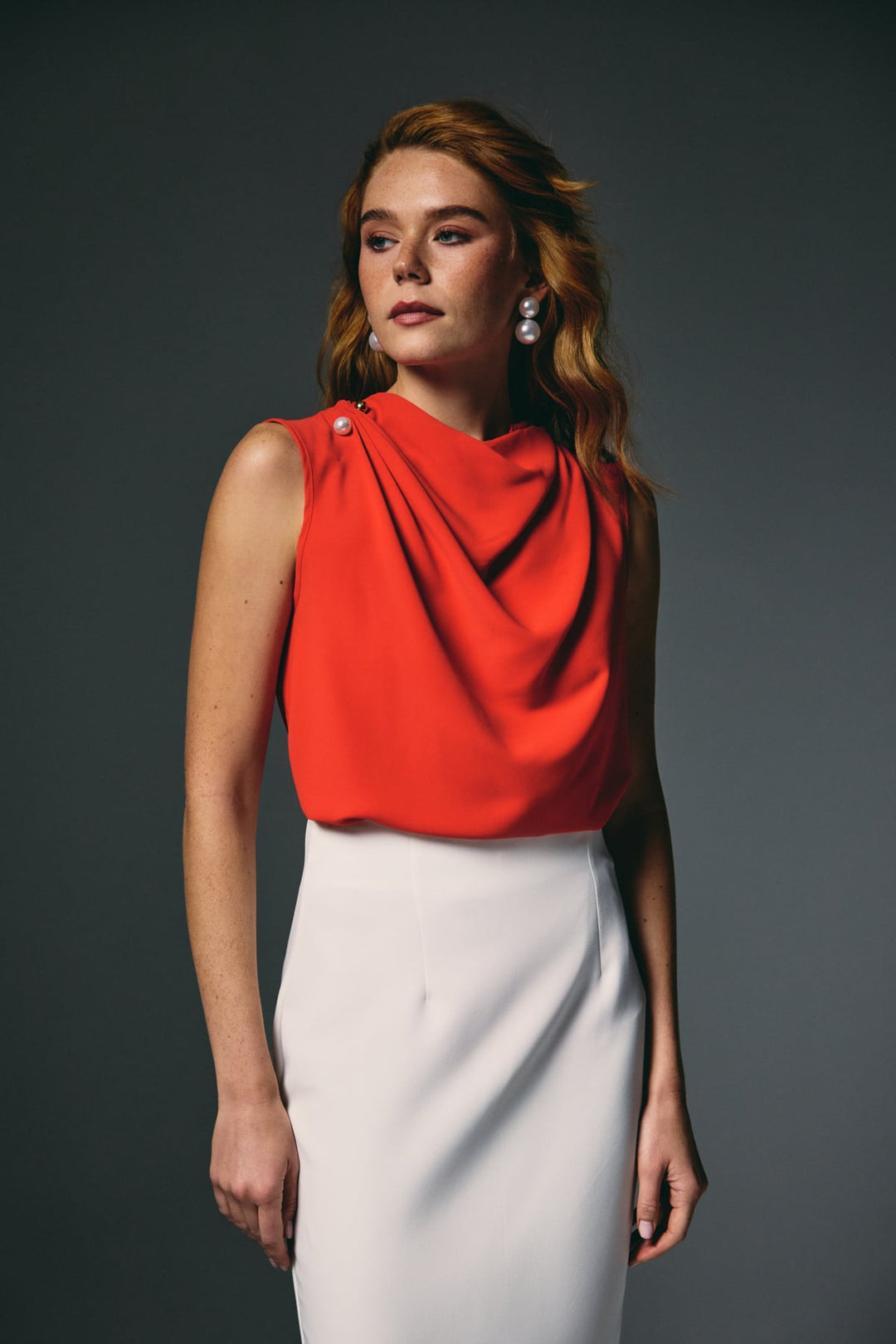 Sateen Blouse Degaje Avec Broche Perle - Rouge