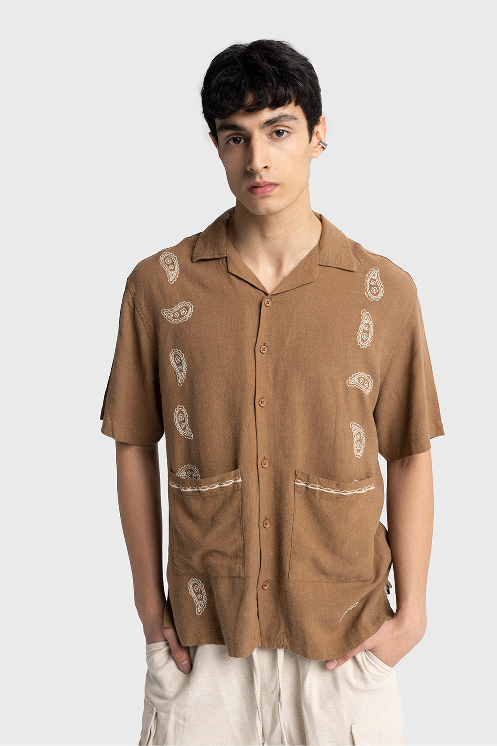 Giesto Chemise à manches courtes avec détails brodés - Marron