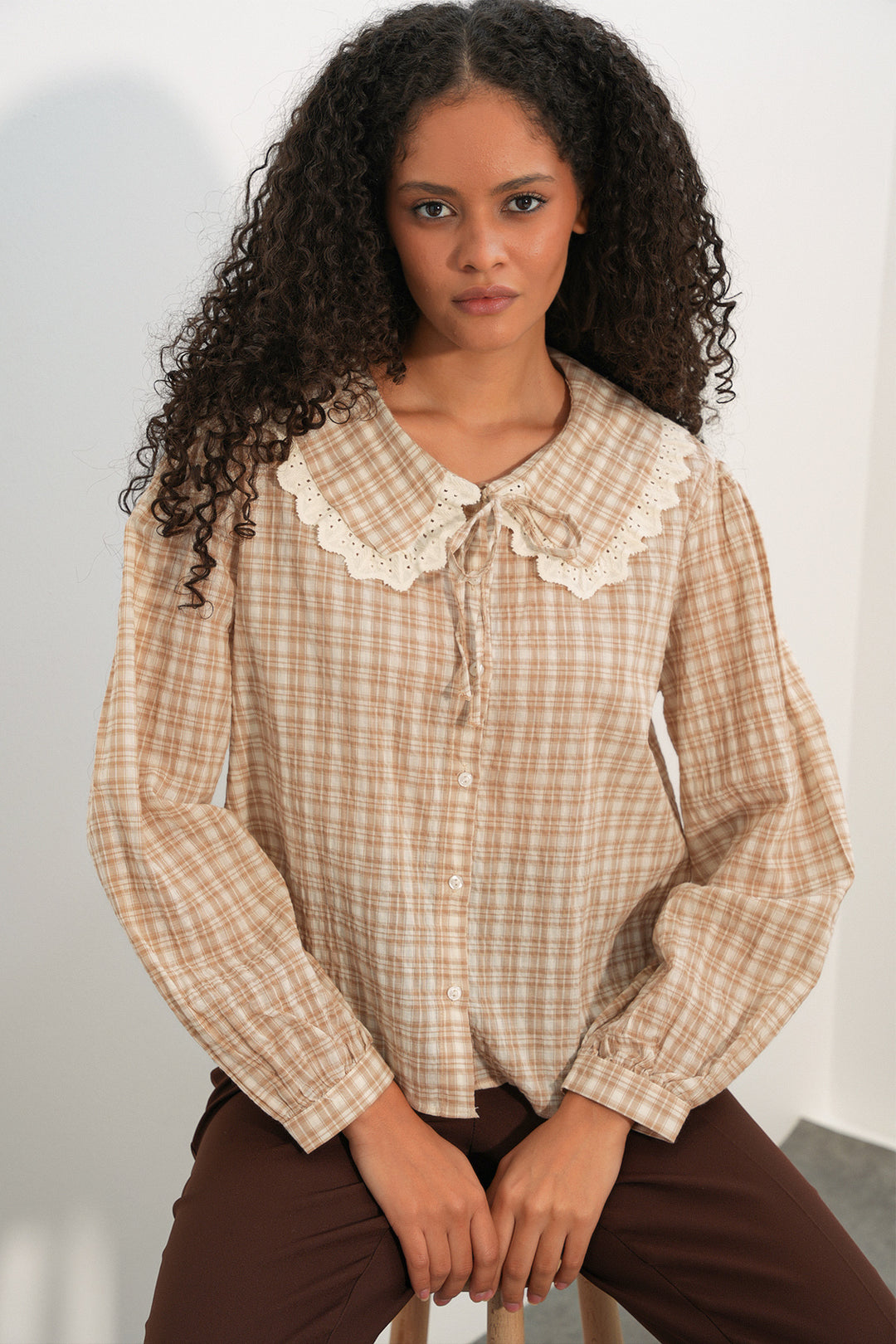 Bigdart Chemise à col en dentelle à carreaux pour femmes 20387 - Fumée