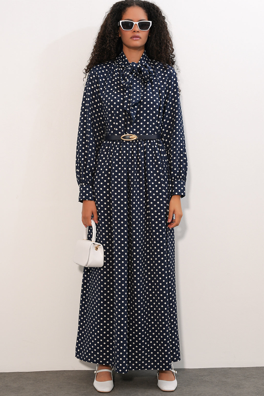 Bigdart Robe de hijab à pois avec ceinture 2613 - Bleu marine