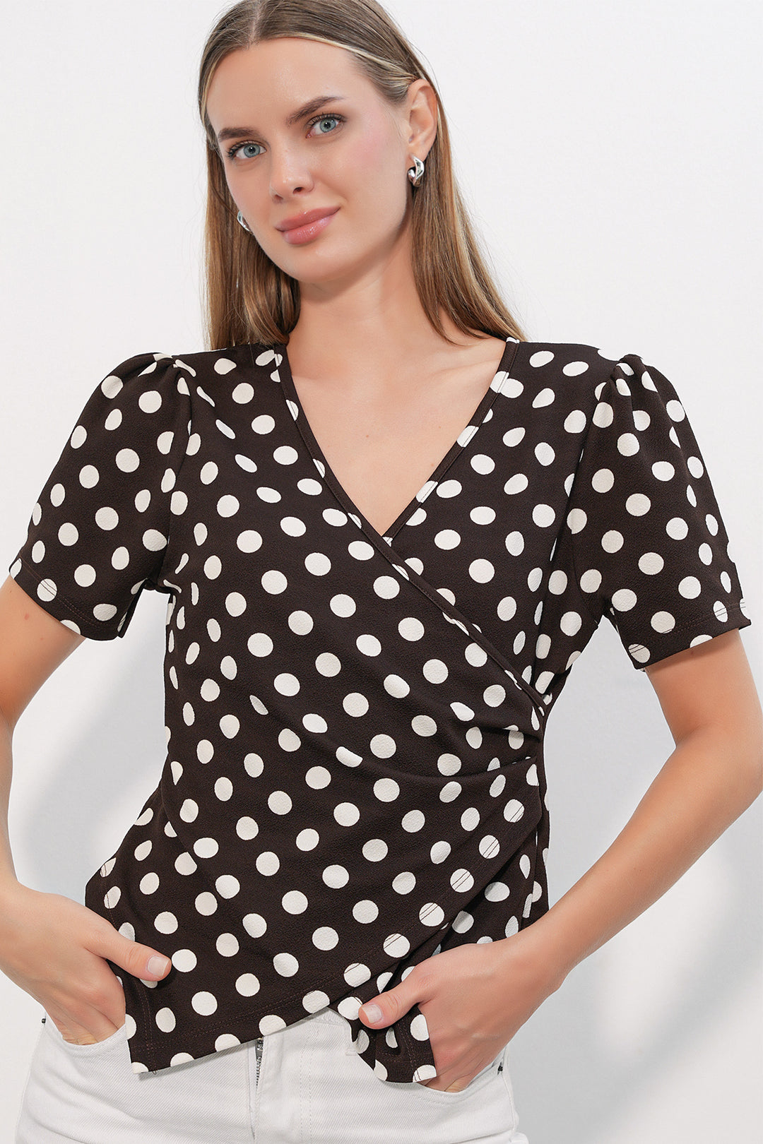 Bigdart Blouse à pois croisée à col pour femme 40027 - Marron
