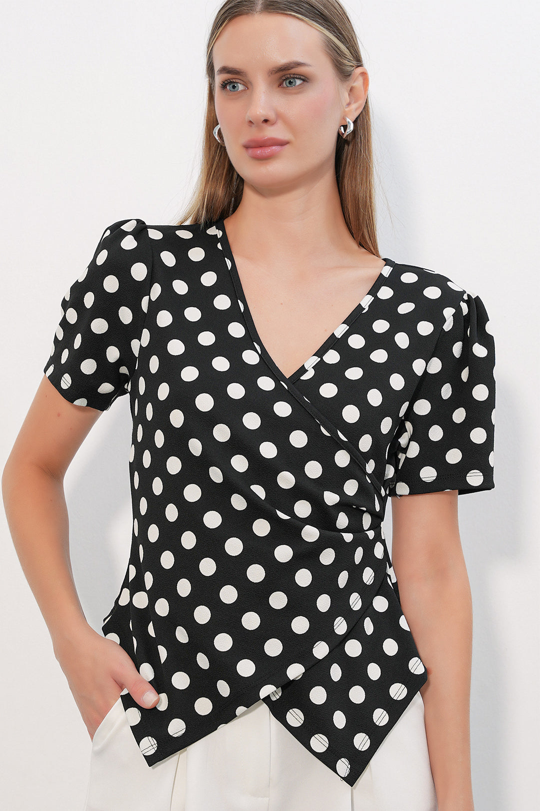 Bigdart Blouse à pois croisée à col pour femme 40027 - Noir