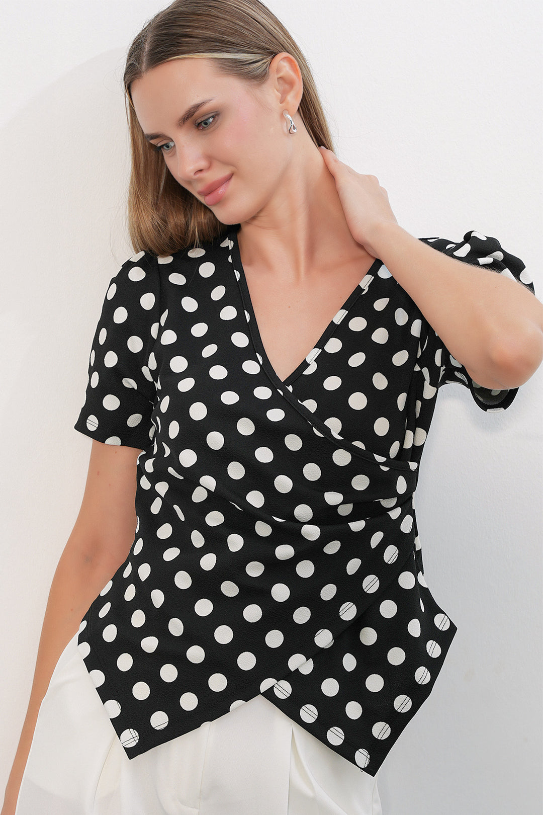 Bigdart Blouse à pois croisée à col pour femme 40027 - Noir