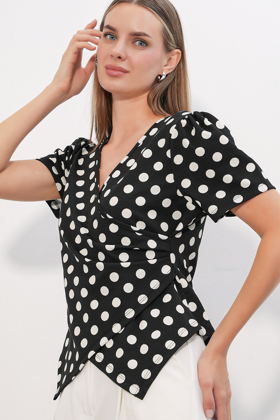 Bigdart Blouse à pois croisée à col pour femme 40027 - Noir