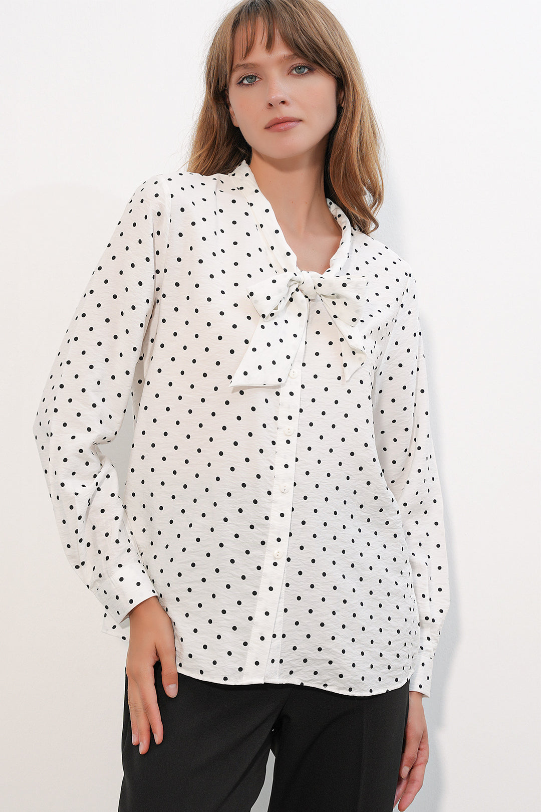 Bigdart Blouse à Pois avec Col Foulard 40007 - Écru