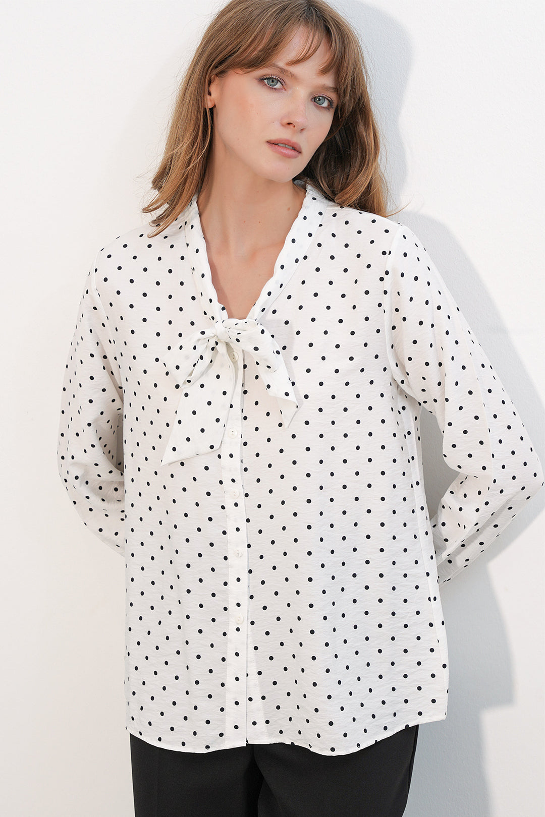 Bigdart Blouse à Pois avec Col Foulard 40007 - Écru