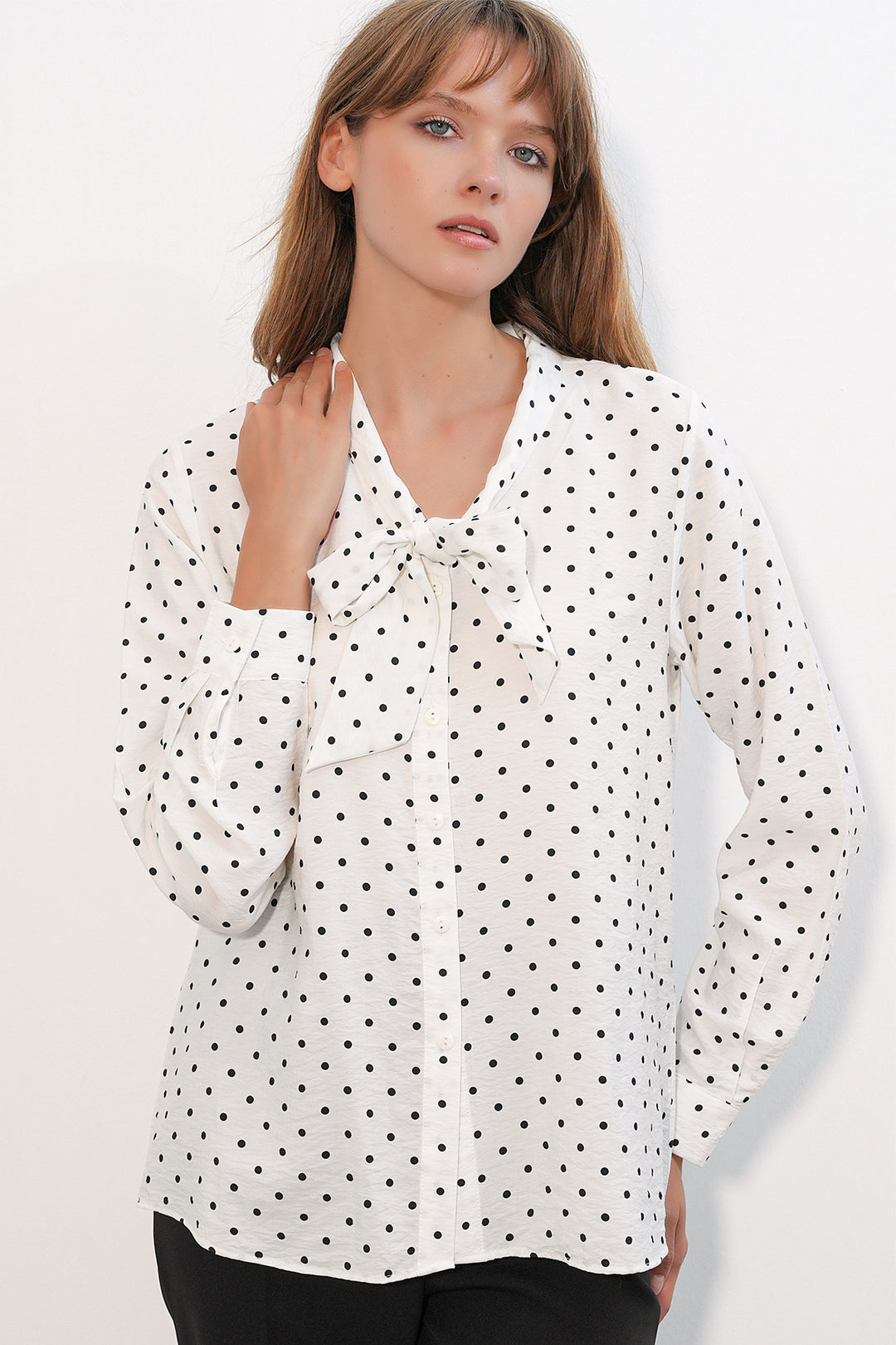 Bigdart Blouse à Pois avec Col Foulard 40007 - Écru