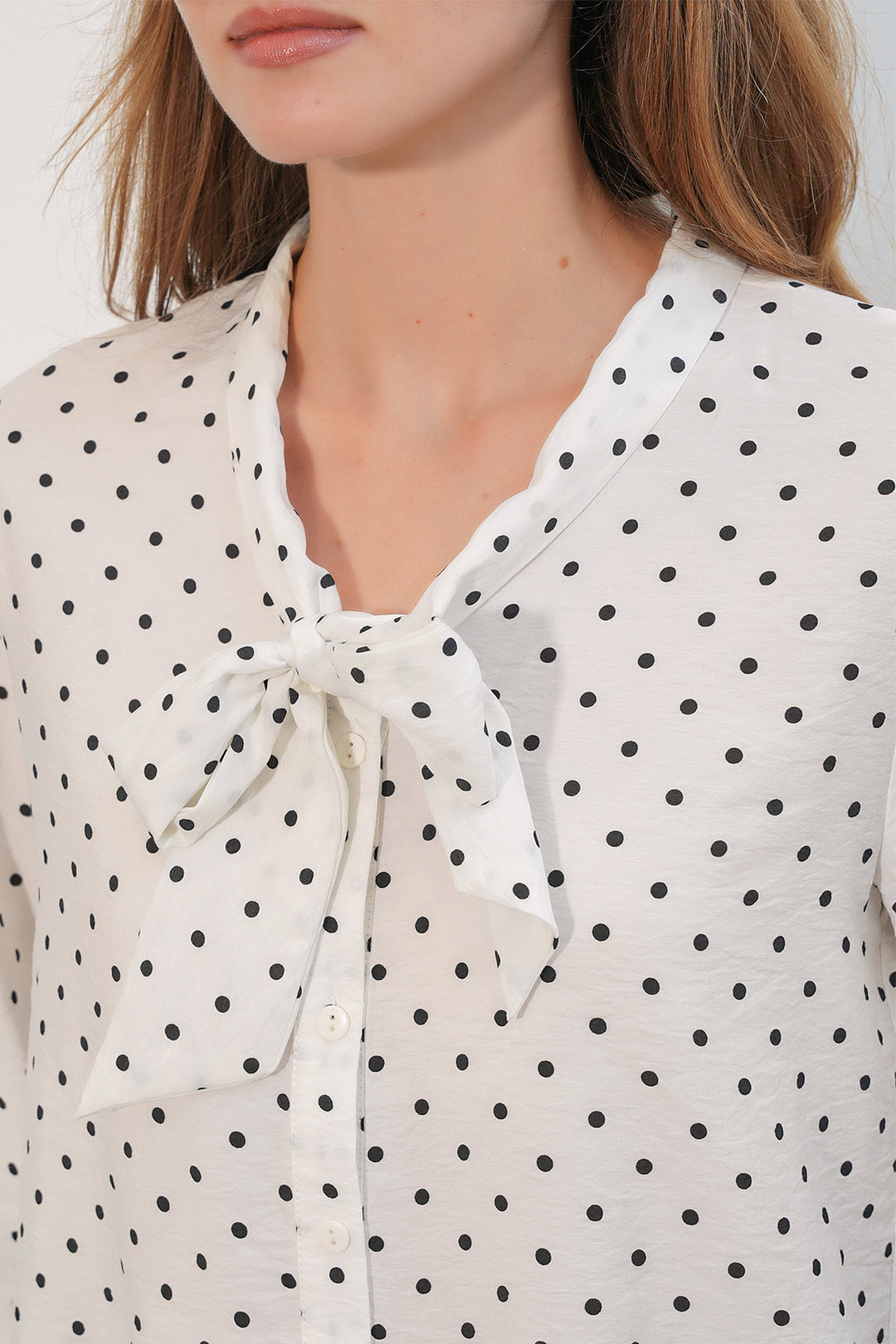Bigdart Blouse à Pois avec Col Foulard 40007 - Écru