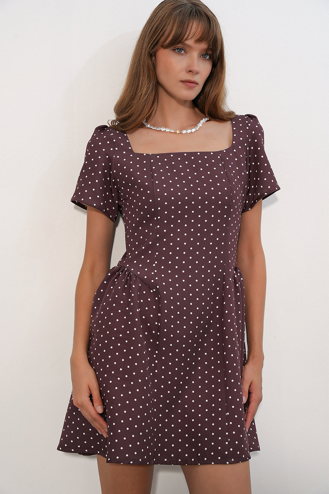 Bigdart Mini robe à manches courtes à pois et à encolure carrée 2604 pour femme - Marron