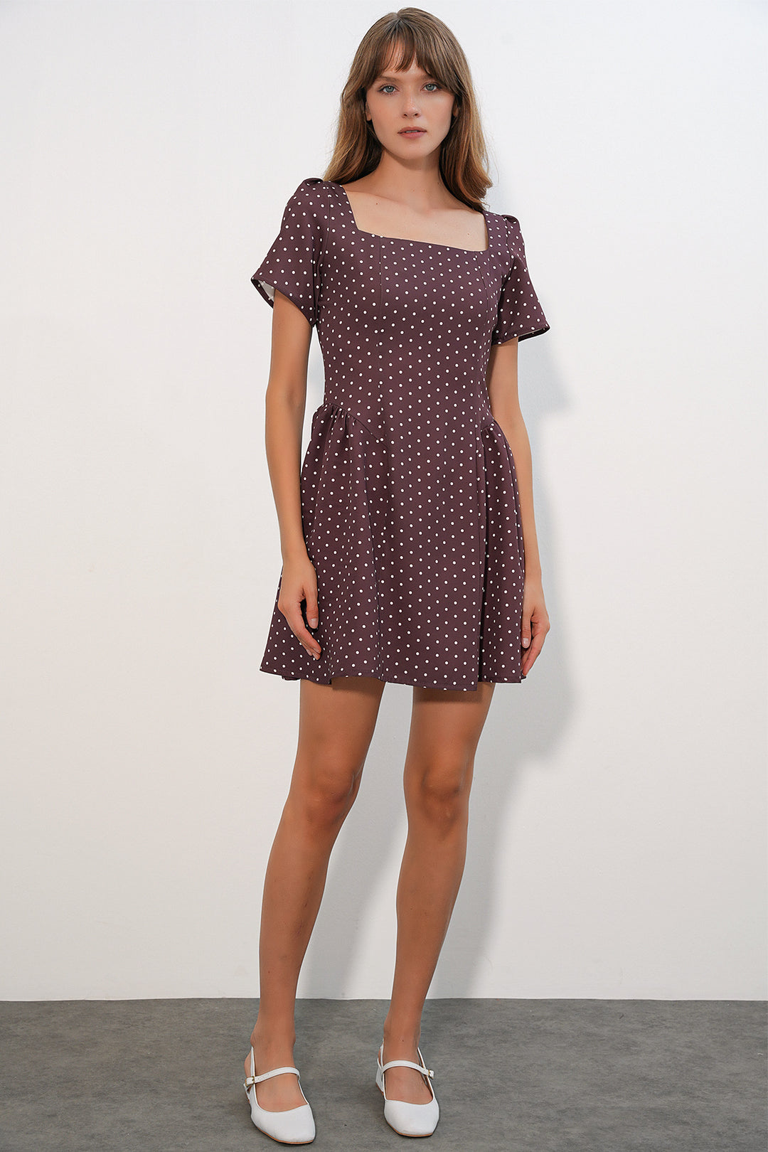 Bigdart Mini robe à manches courtes à pois et à encolure carrée 2604 pour femme - Marron