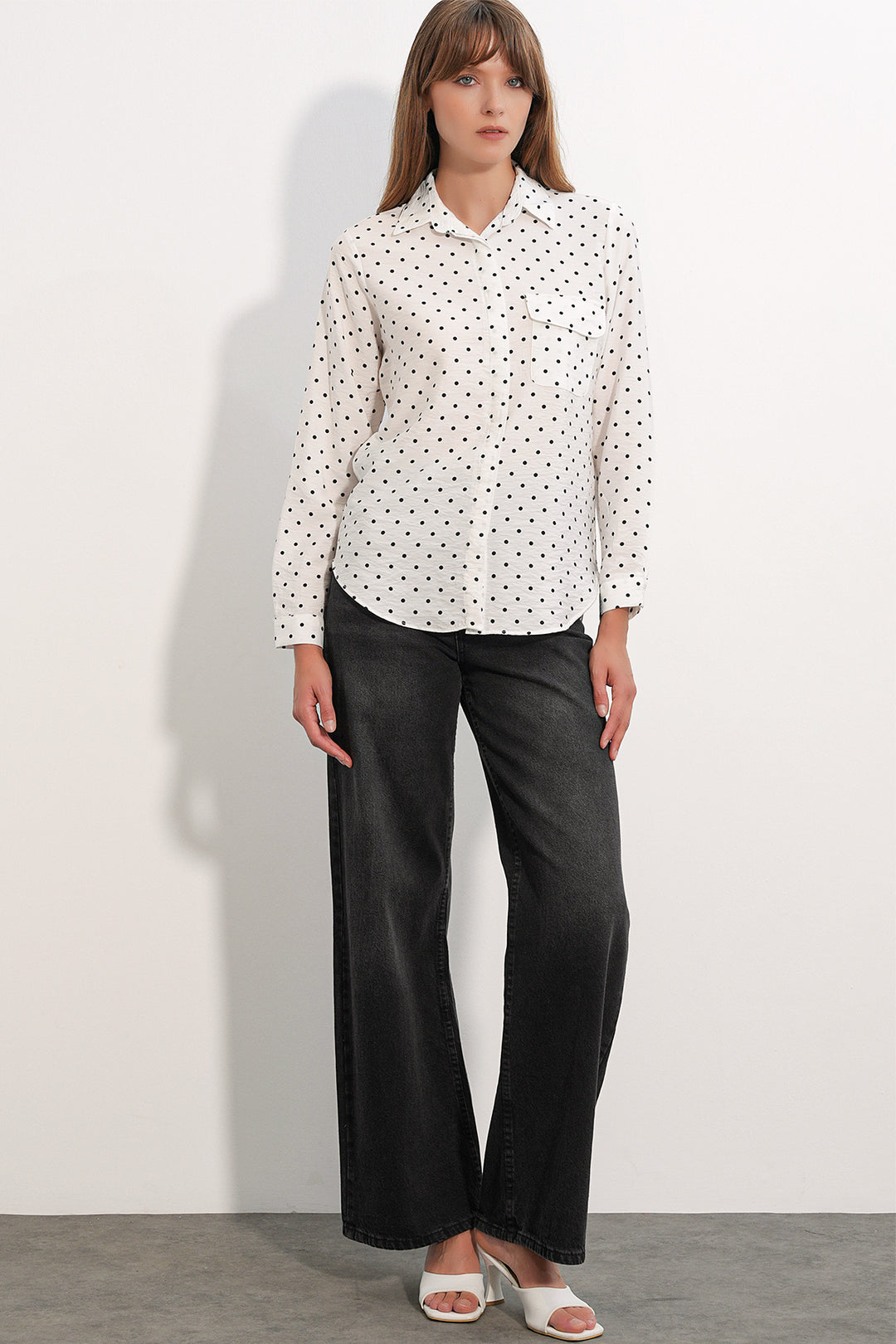 Bigdart Chemise oversize à pois et une poche pour femme 20399 - Blanc