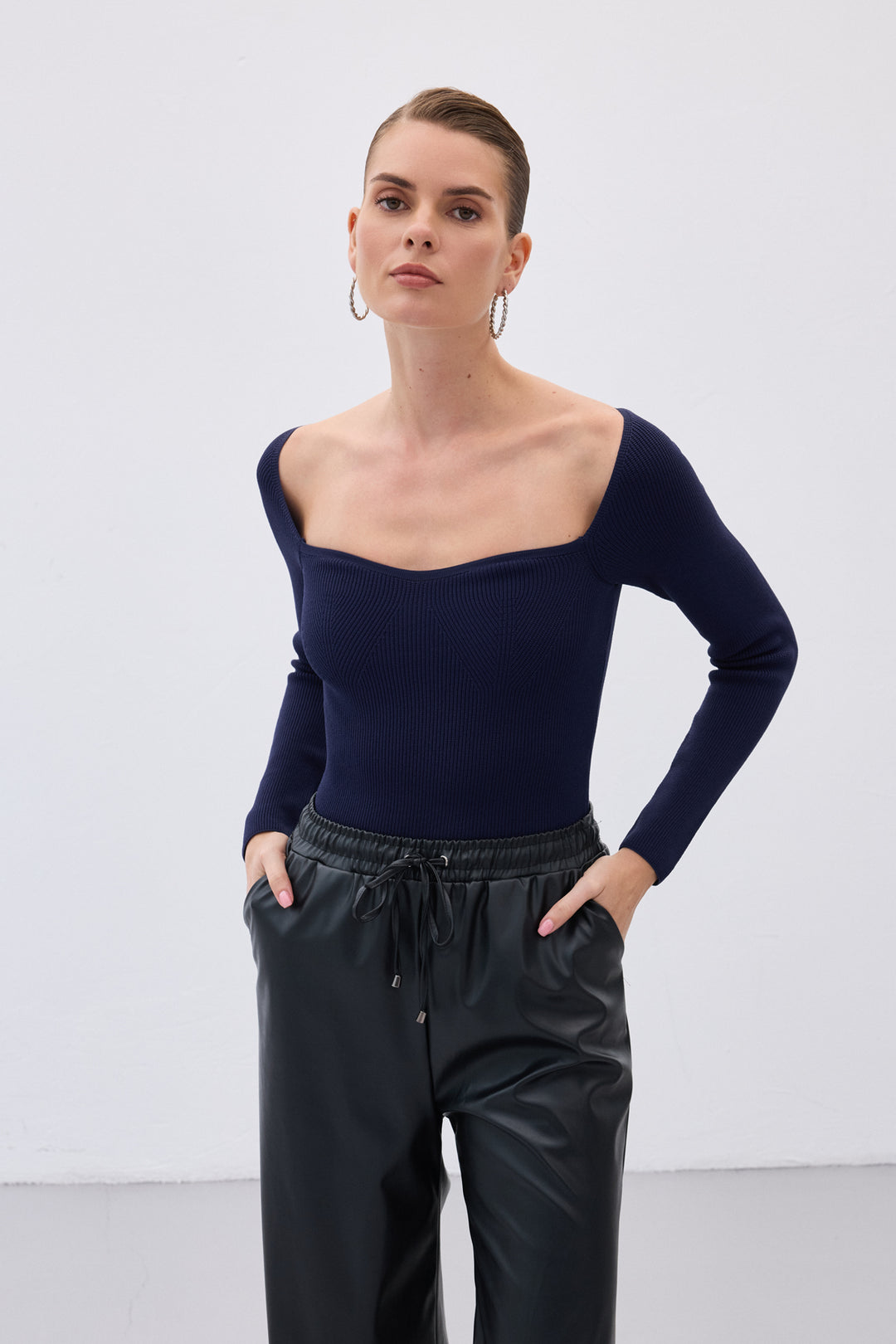 Sateen Blouse en tricot à décolleté en cœur - Bleu marine