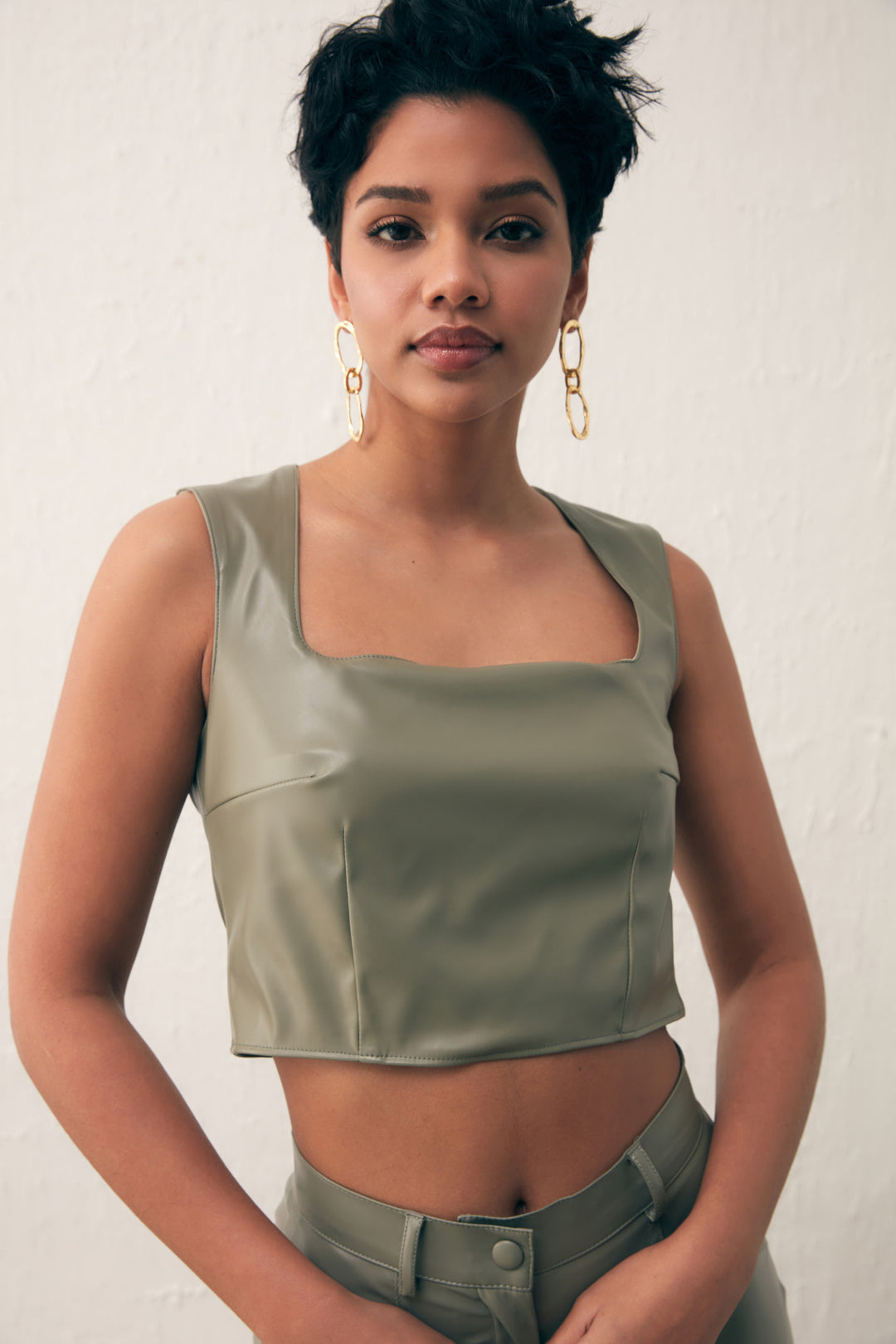 Sateen Blouse crop en cuir à col carré - Vert amande Vert