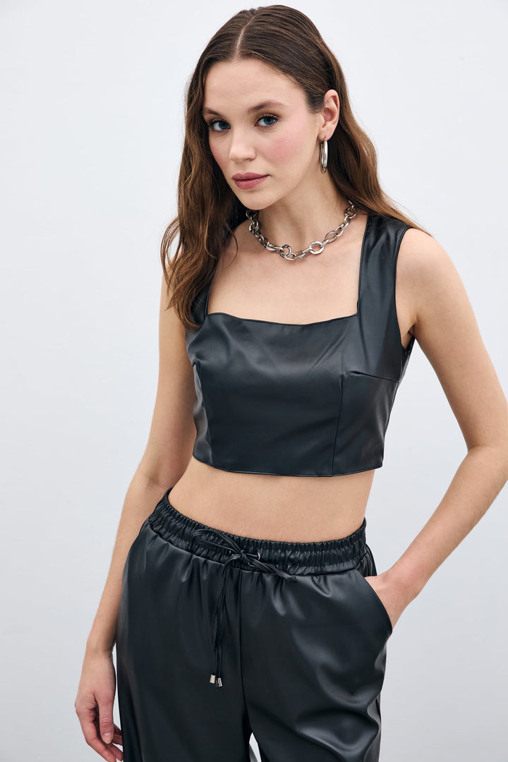 Sateen Crop en Cuir à Col Carré - Noir