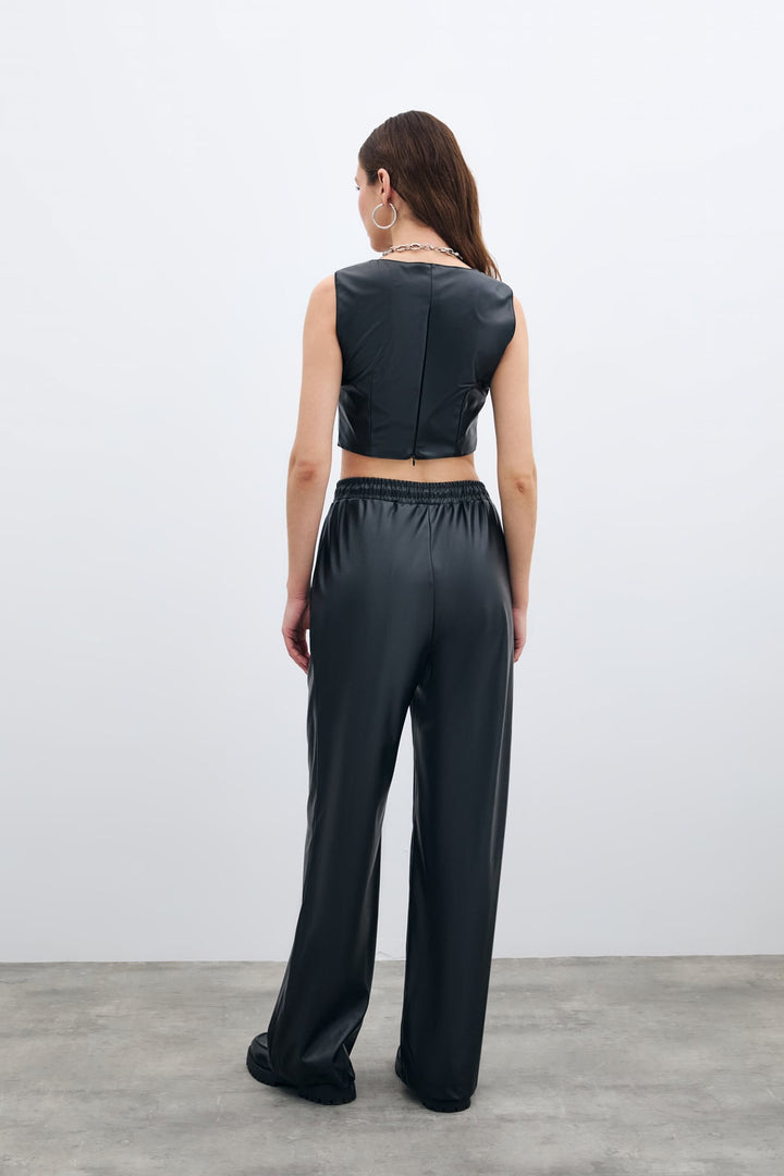 Sateen Crop en Cuir à Col Carré - Noir