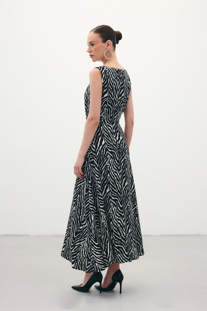 Sateen Robe à col carré avec motif zèbre - Noir