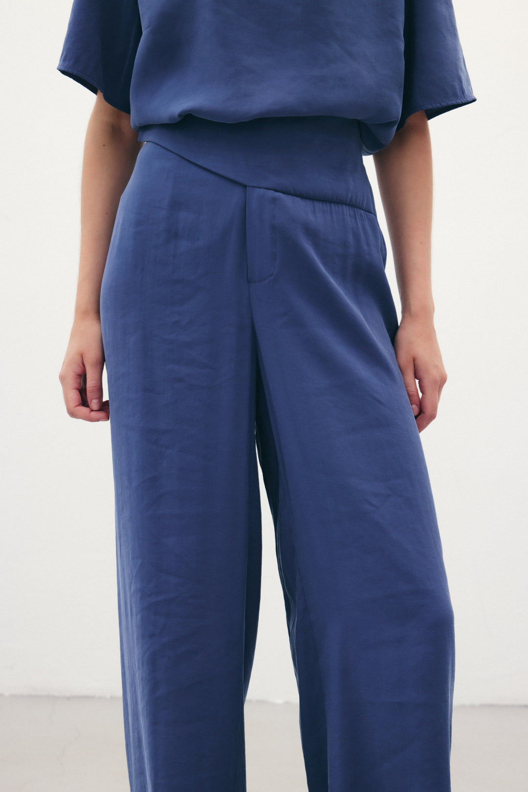 Sateen Pantalon modal avec ceinture - Indigo
