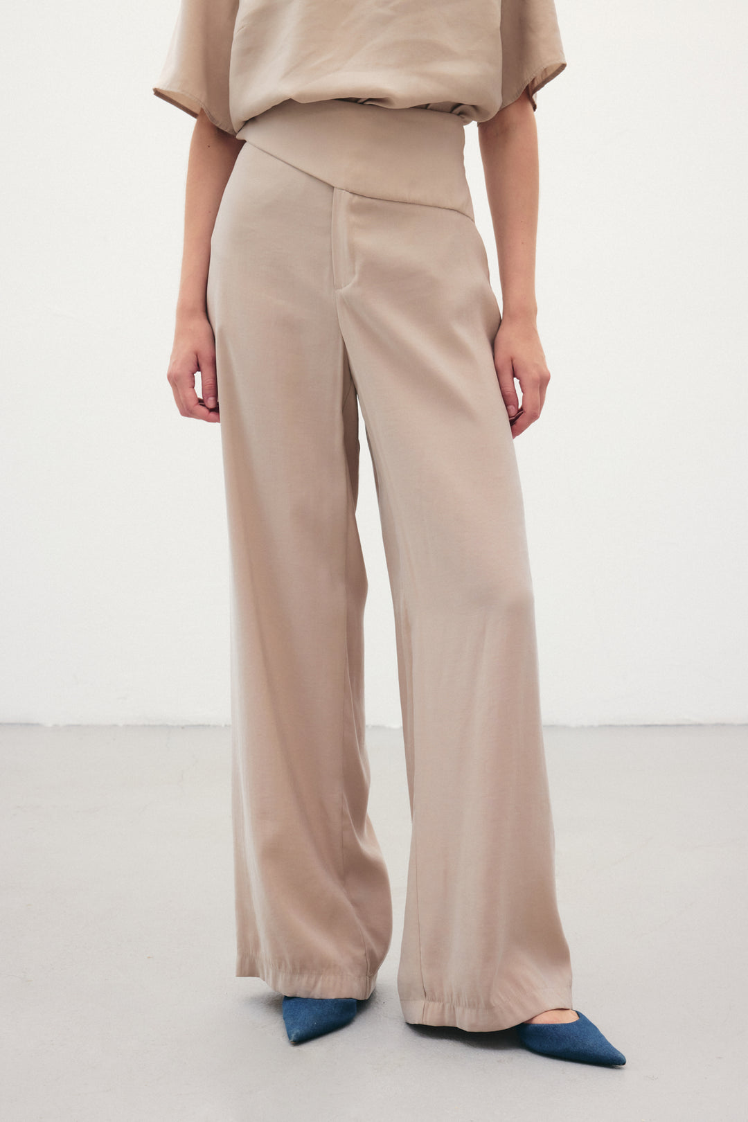 Sateen Pantalon Modal avec Détails de Ceinture - Pierre