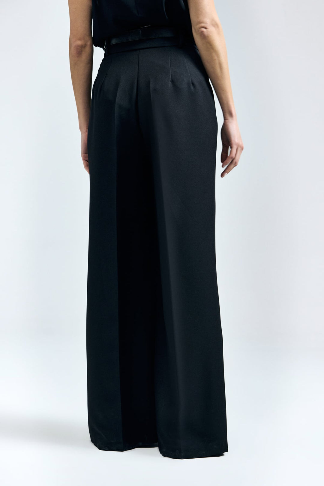 Sateen Pantalon avec détail de ceinture - Noir